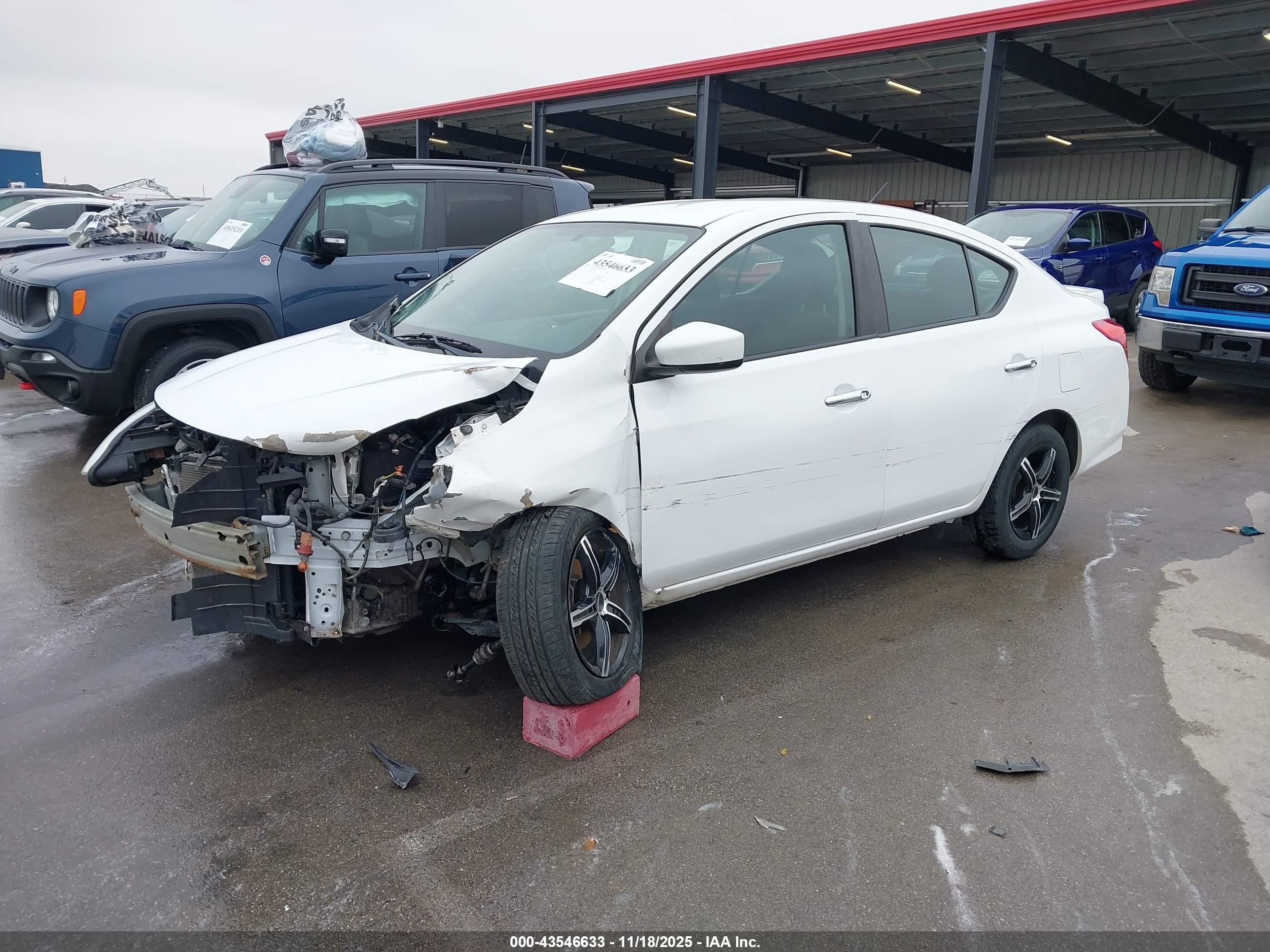NISSAN VERSA image 2