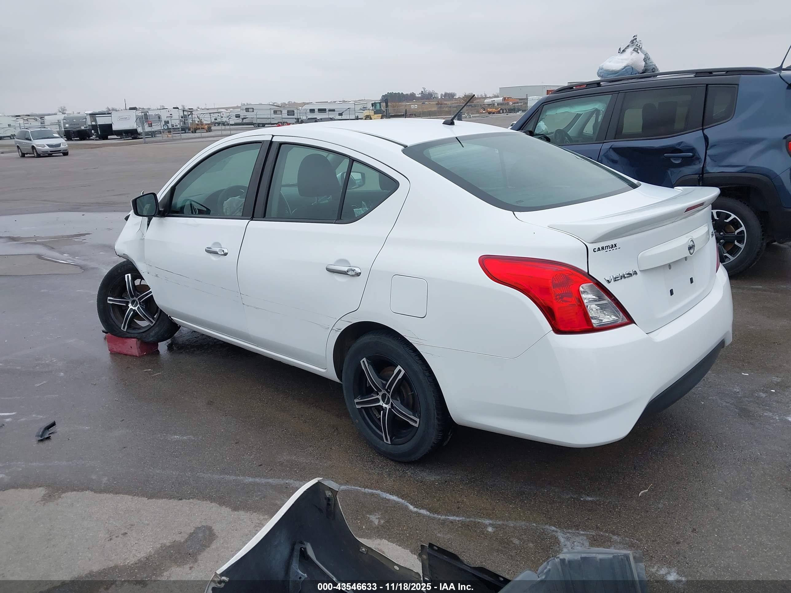NISSAN VERSA image 3