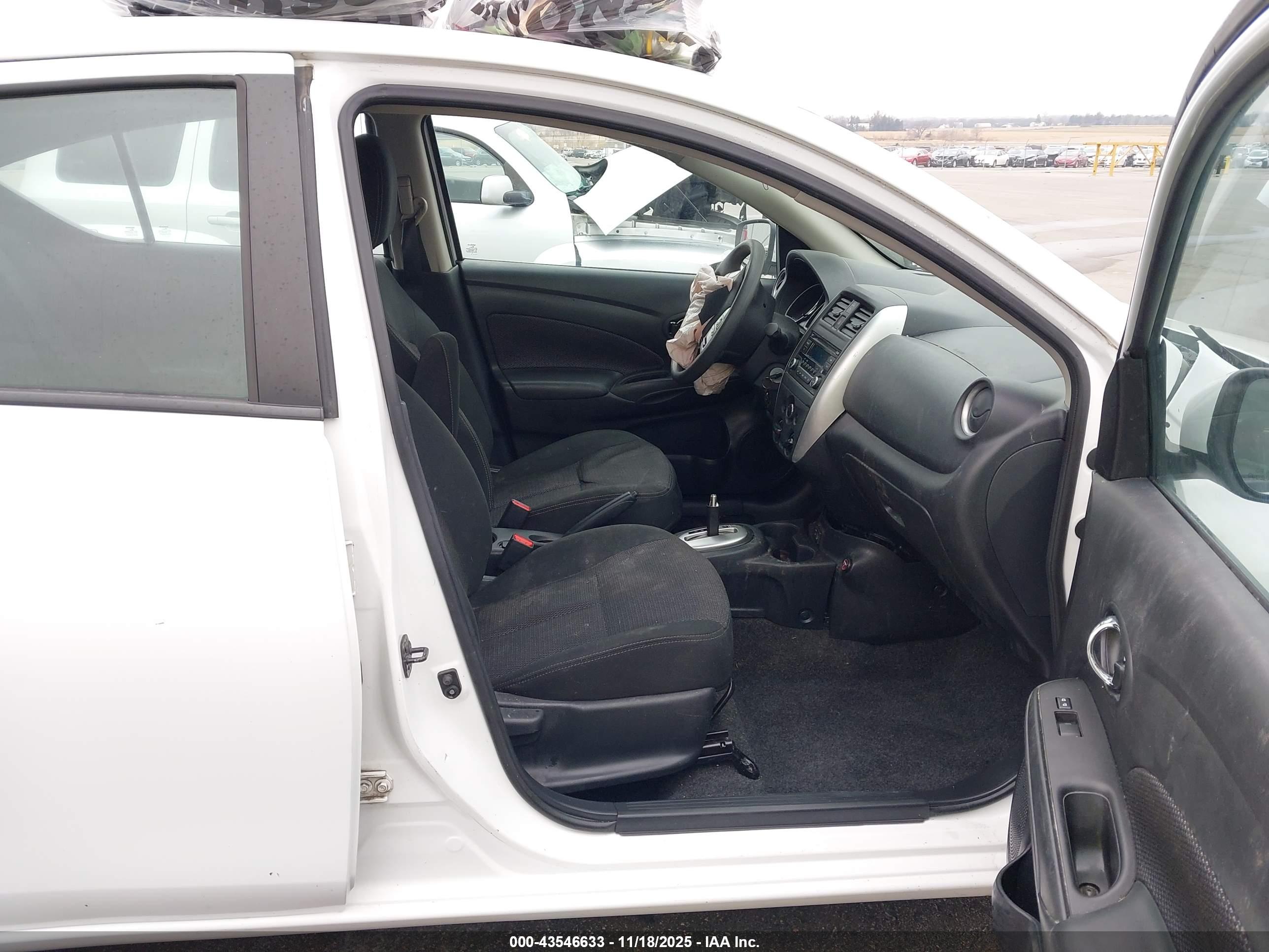 NISSAN VERSA image 5