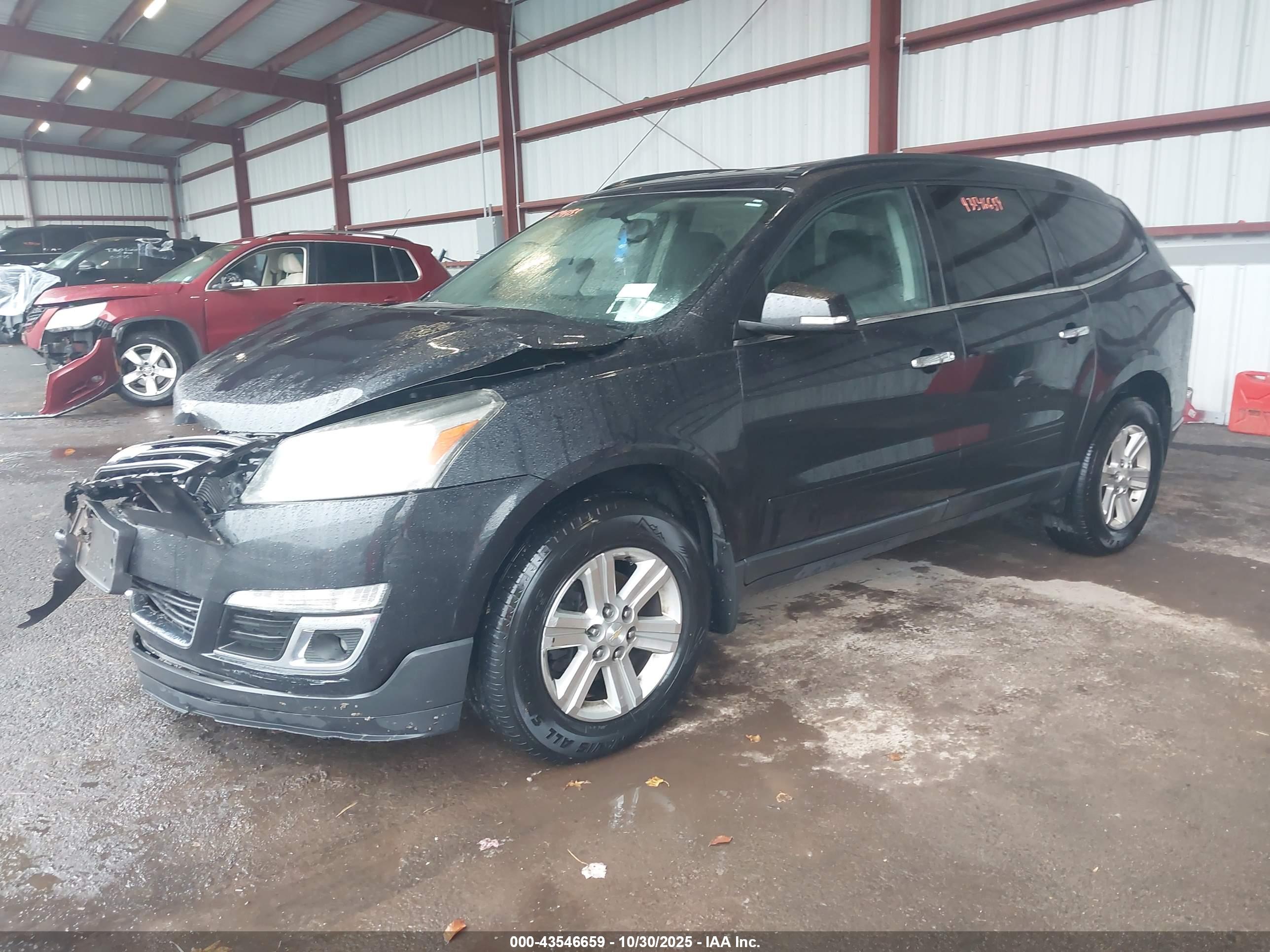 CHEVROLET TRAVERSE image 2