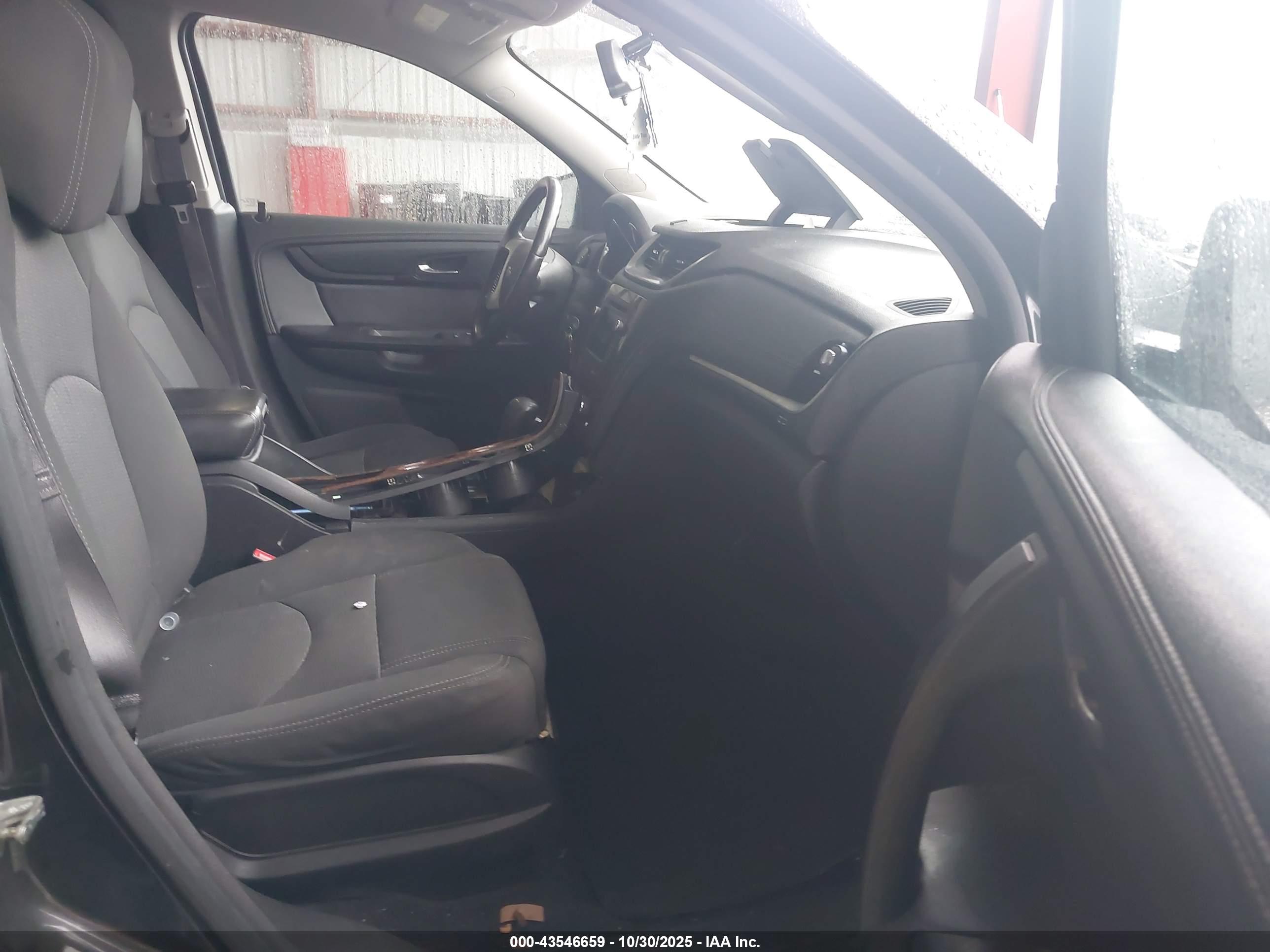 CHEVROLET TRAVERSE image 5