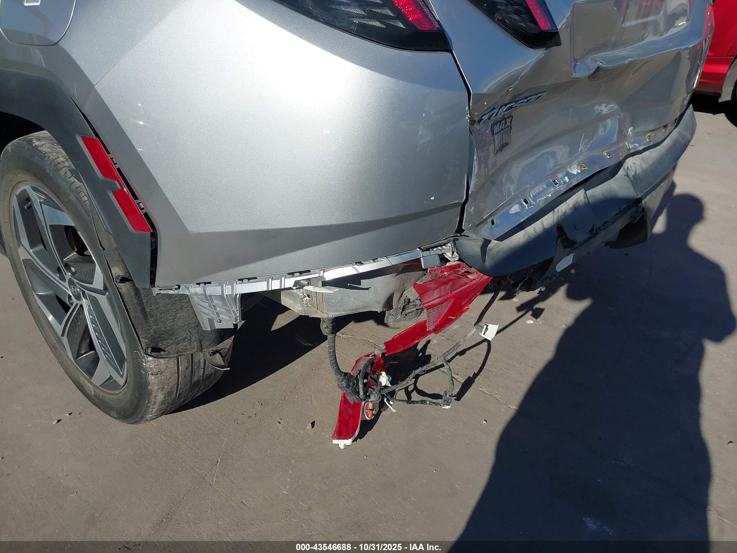 HYUNDAI TUCSON image 6