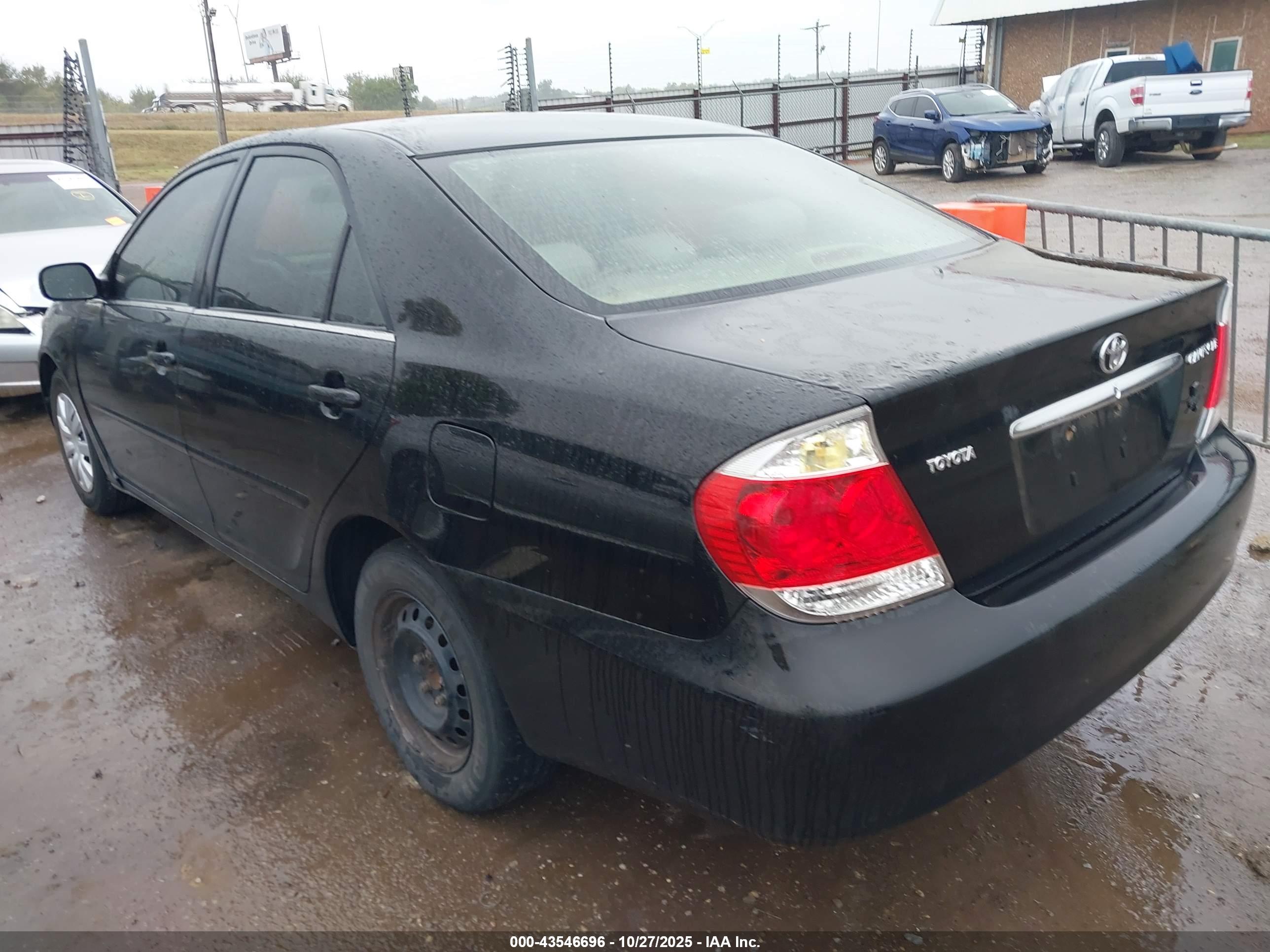 TOYOTA CAMRY image 3