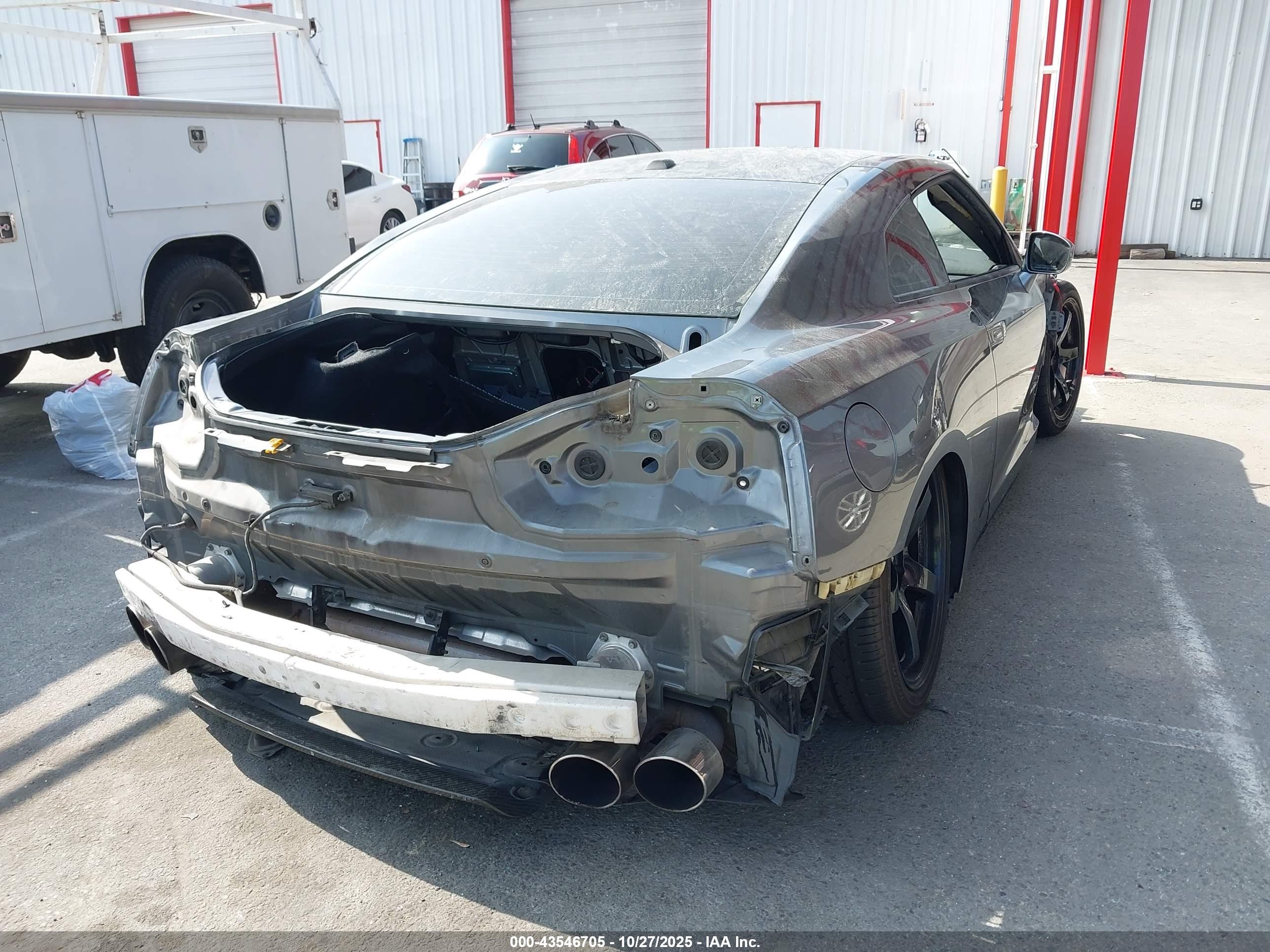 NISSAN GT-R image 4