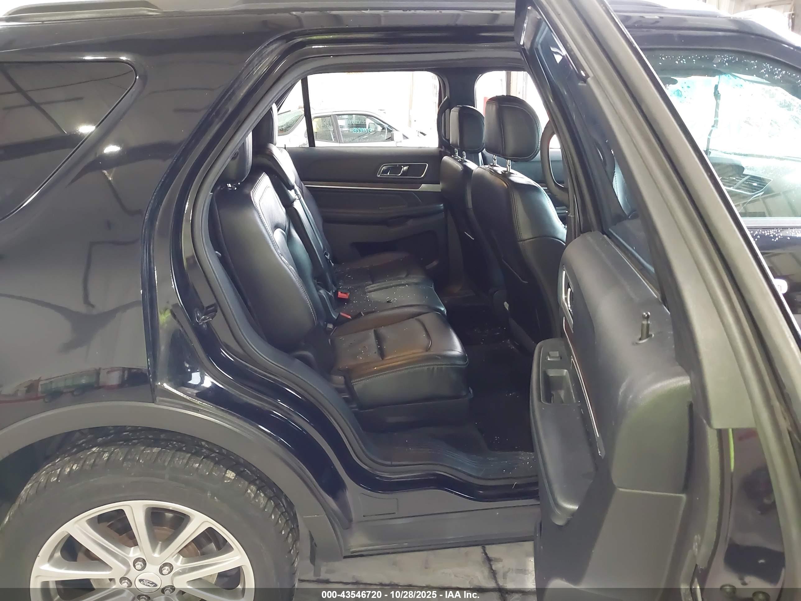 FORD EXPLORER image 8