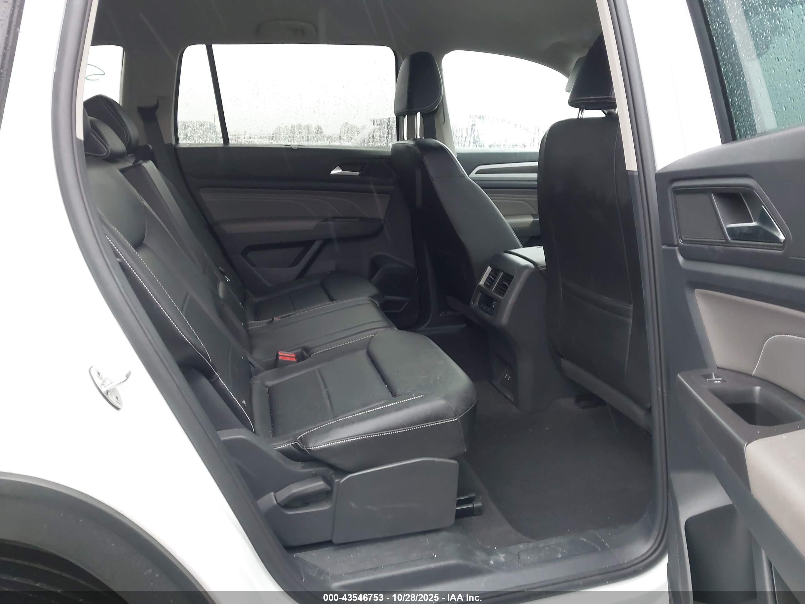 VOLKSWAGEN ATLAS image 8