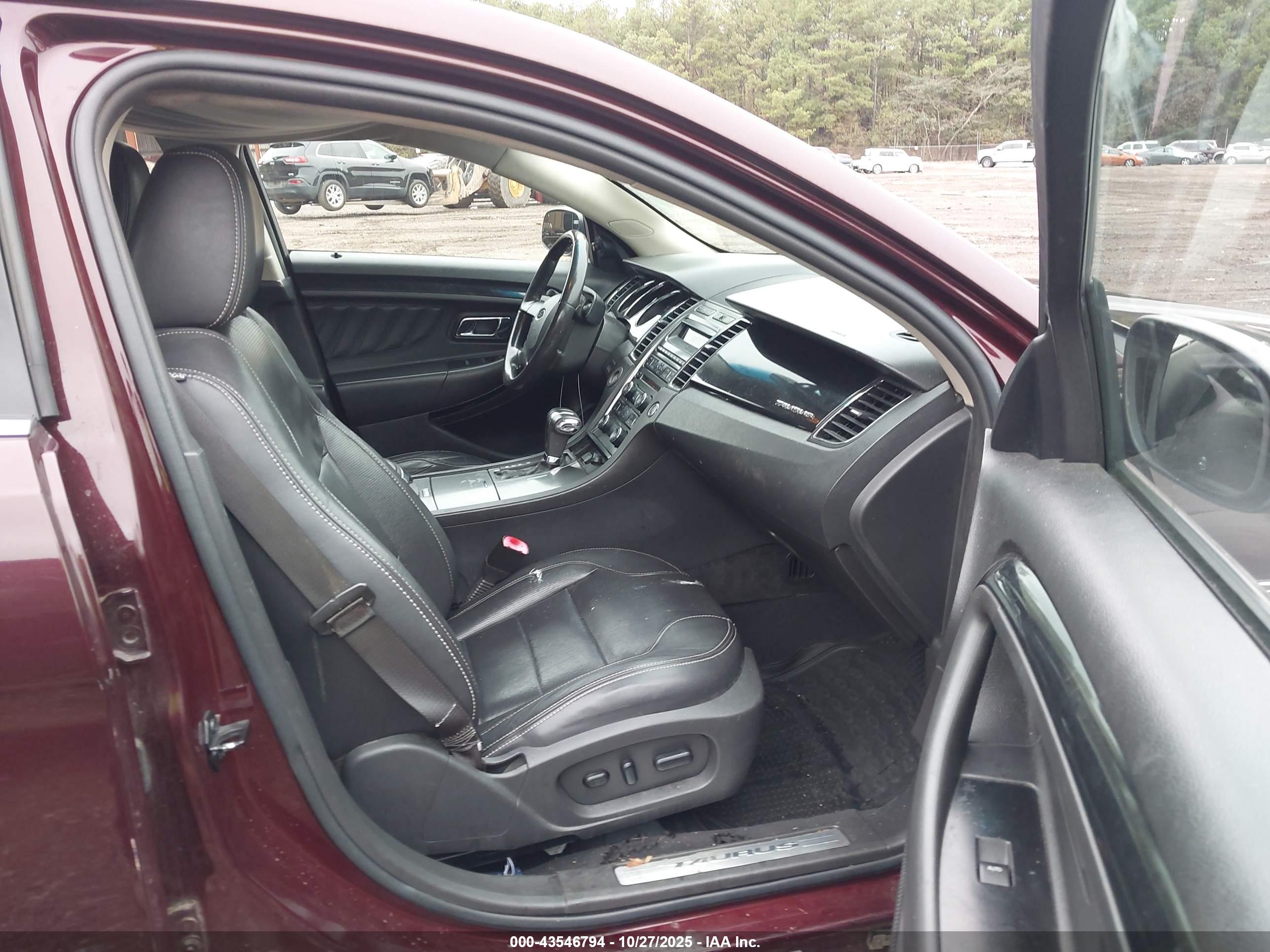 FORD TAURUS image 5