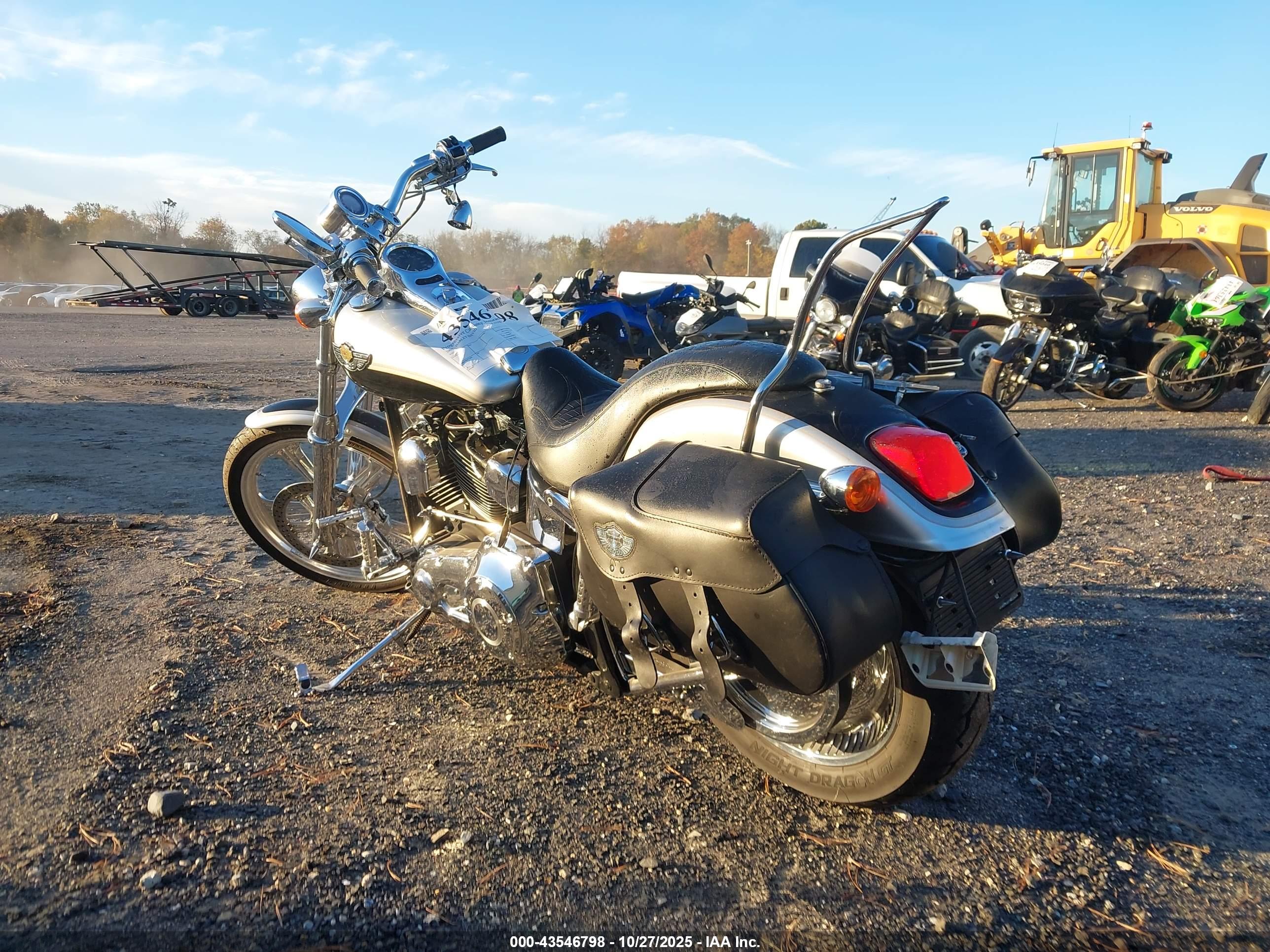 HARLEY-DAVIDSON FXSTD image 3