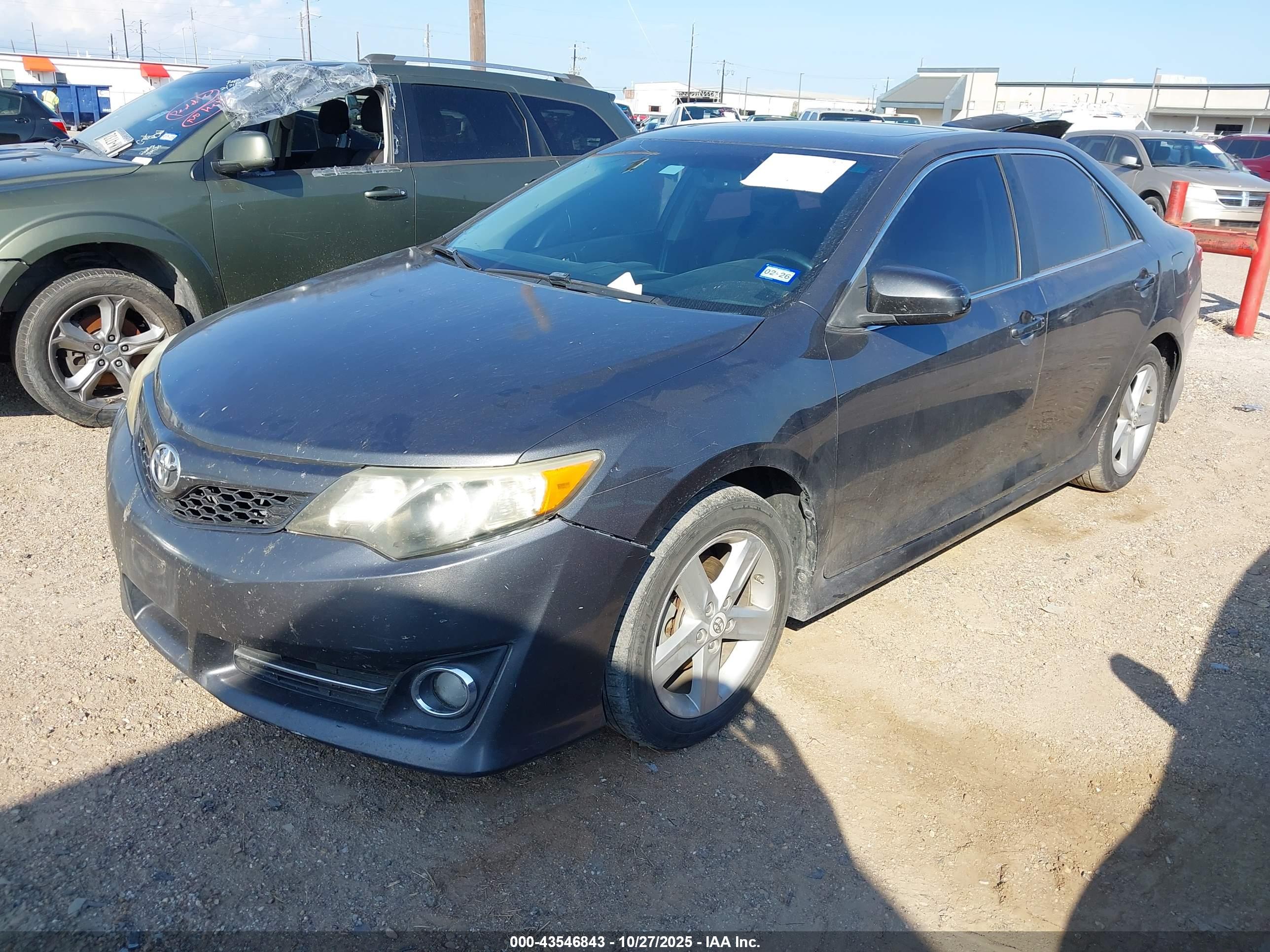 TOYOTA CAMRY image 2