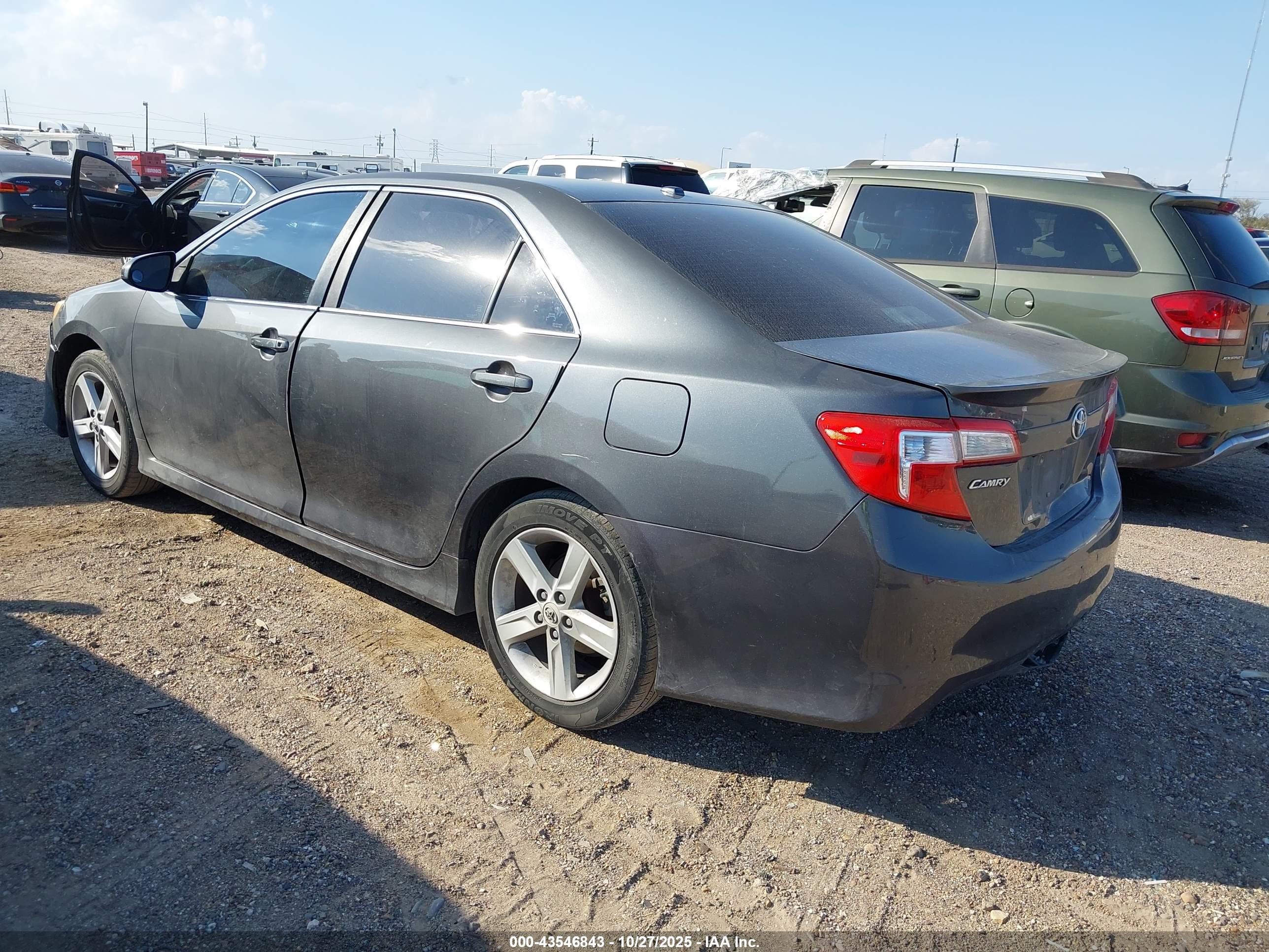 TOYOTA CAMRY image 3