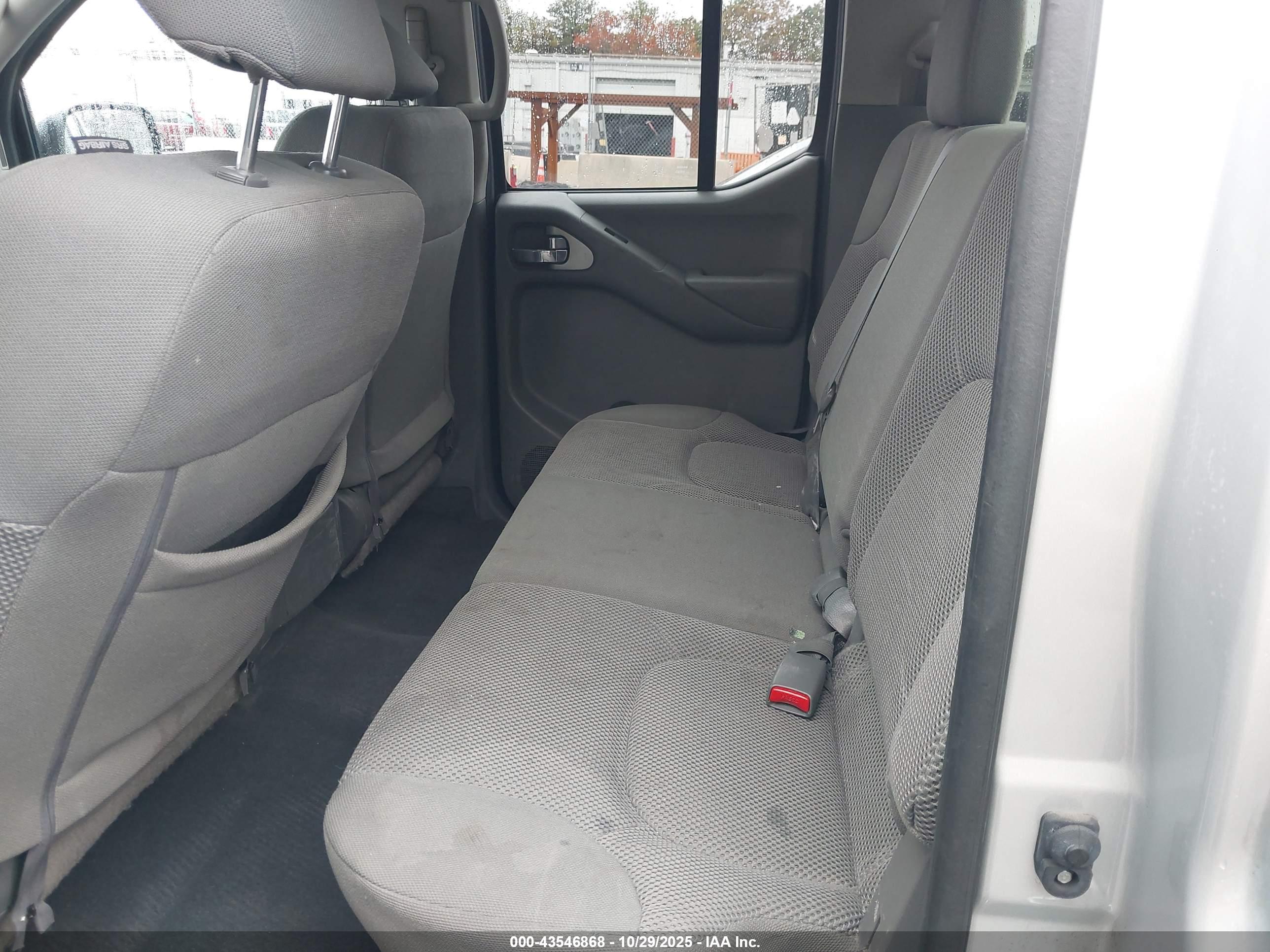 NISSAN FRONTIER image 8
