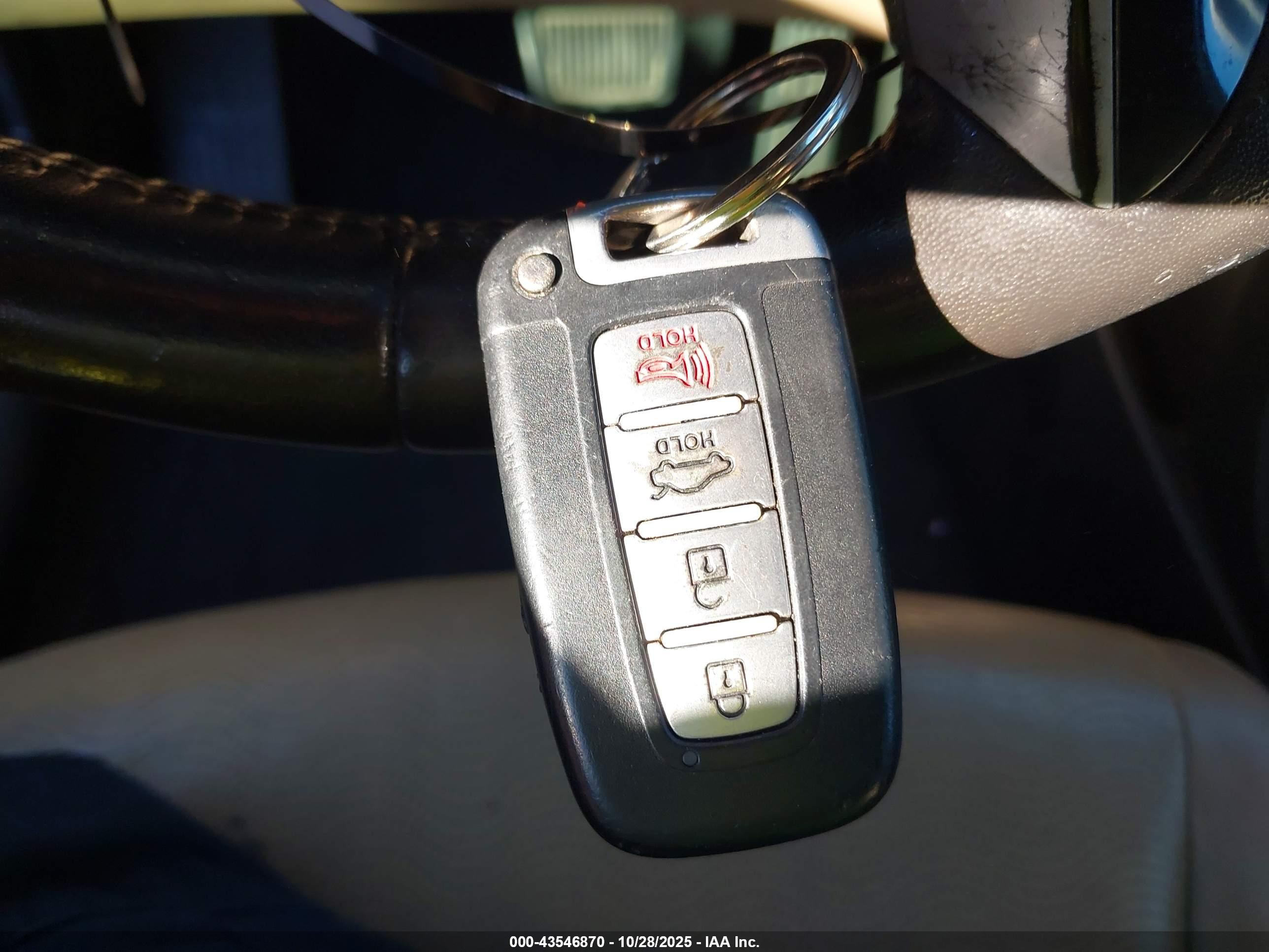 HYUNDAI ELANTRA image 11