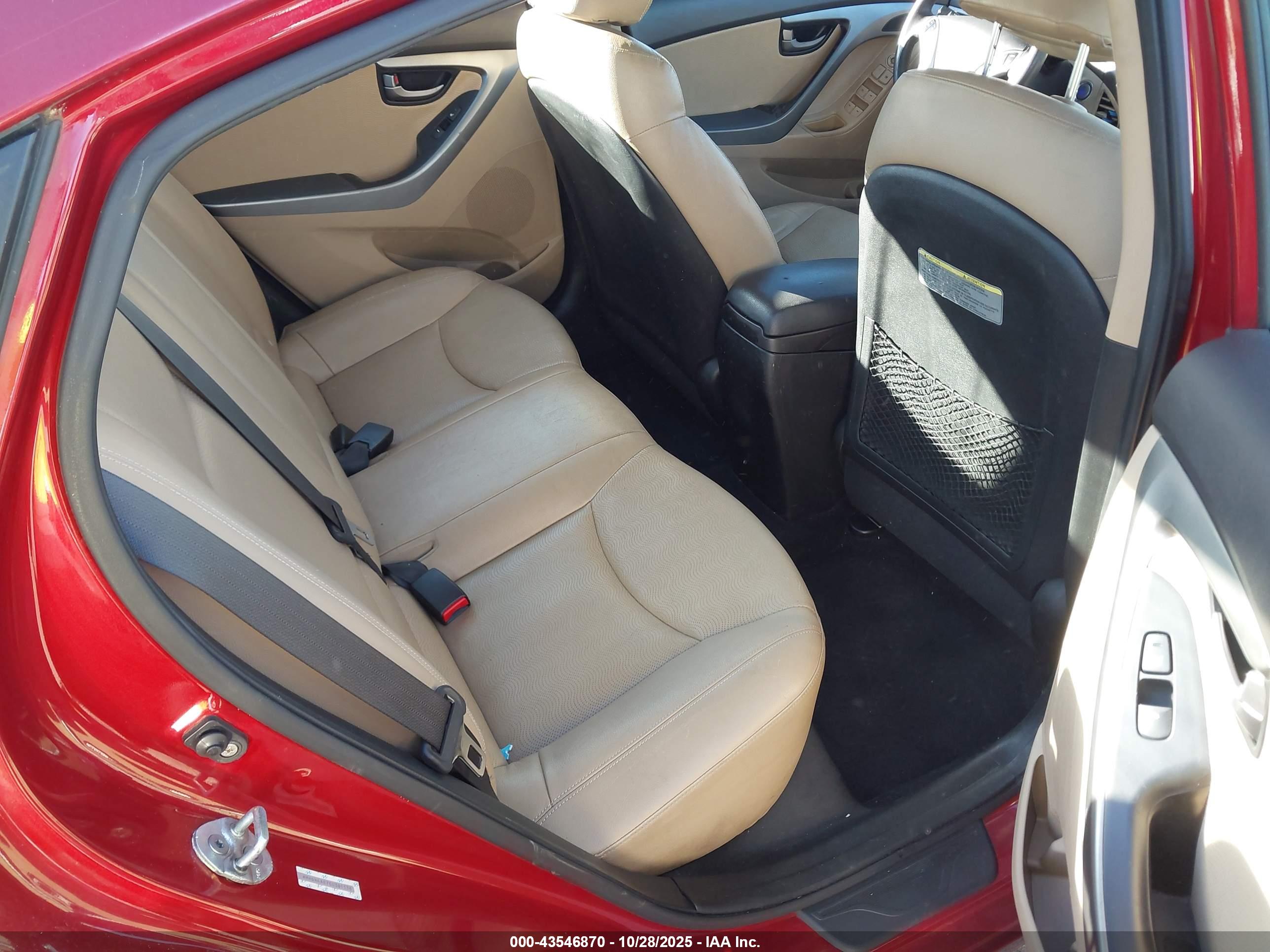 HYUNDAI ELANTRA image 8