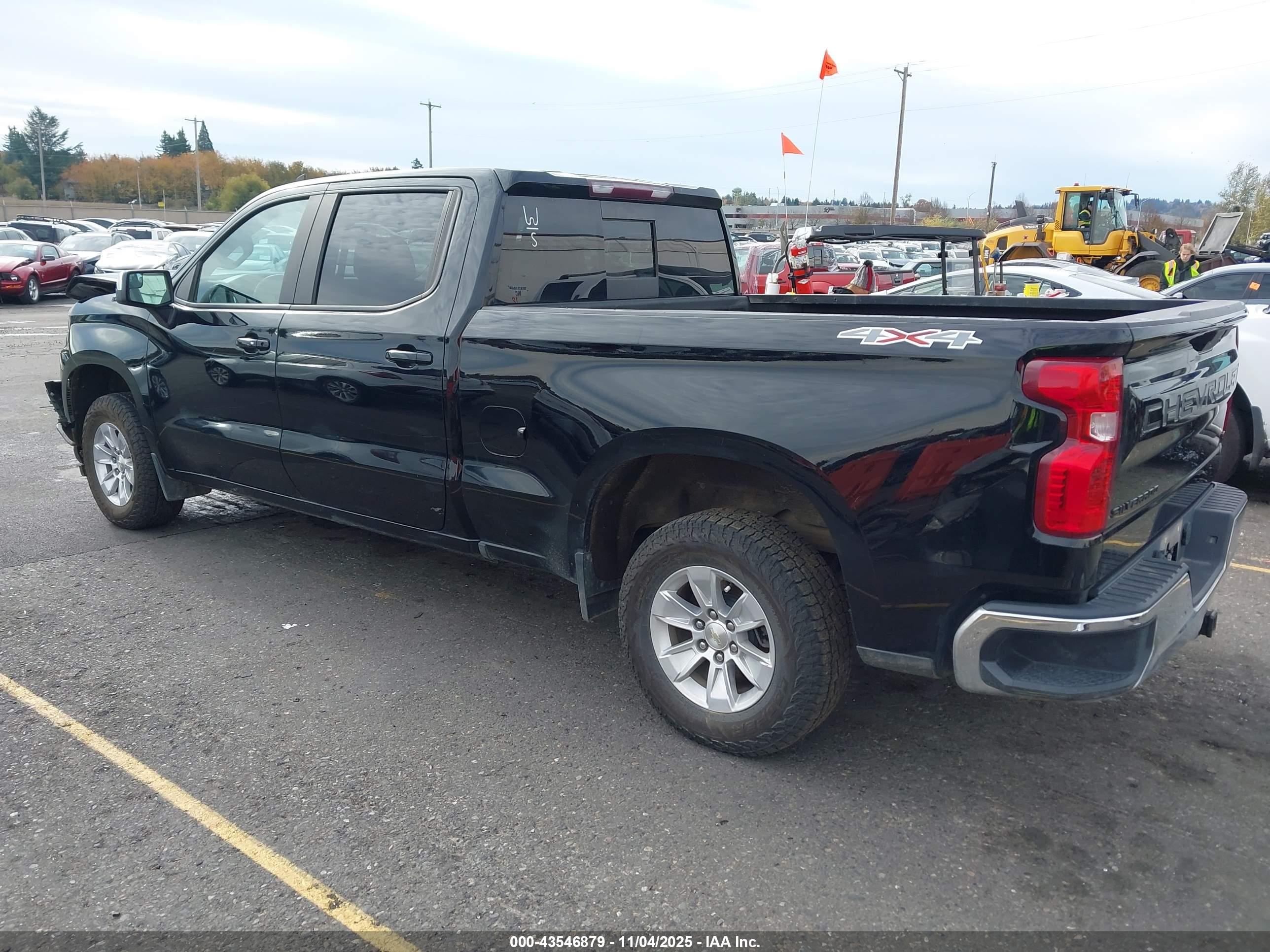 CHEVROLET SILVERADO image 3