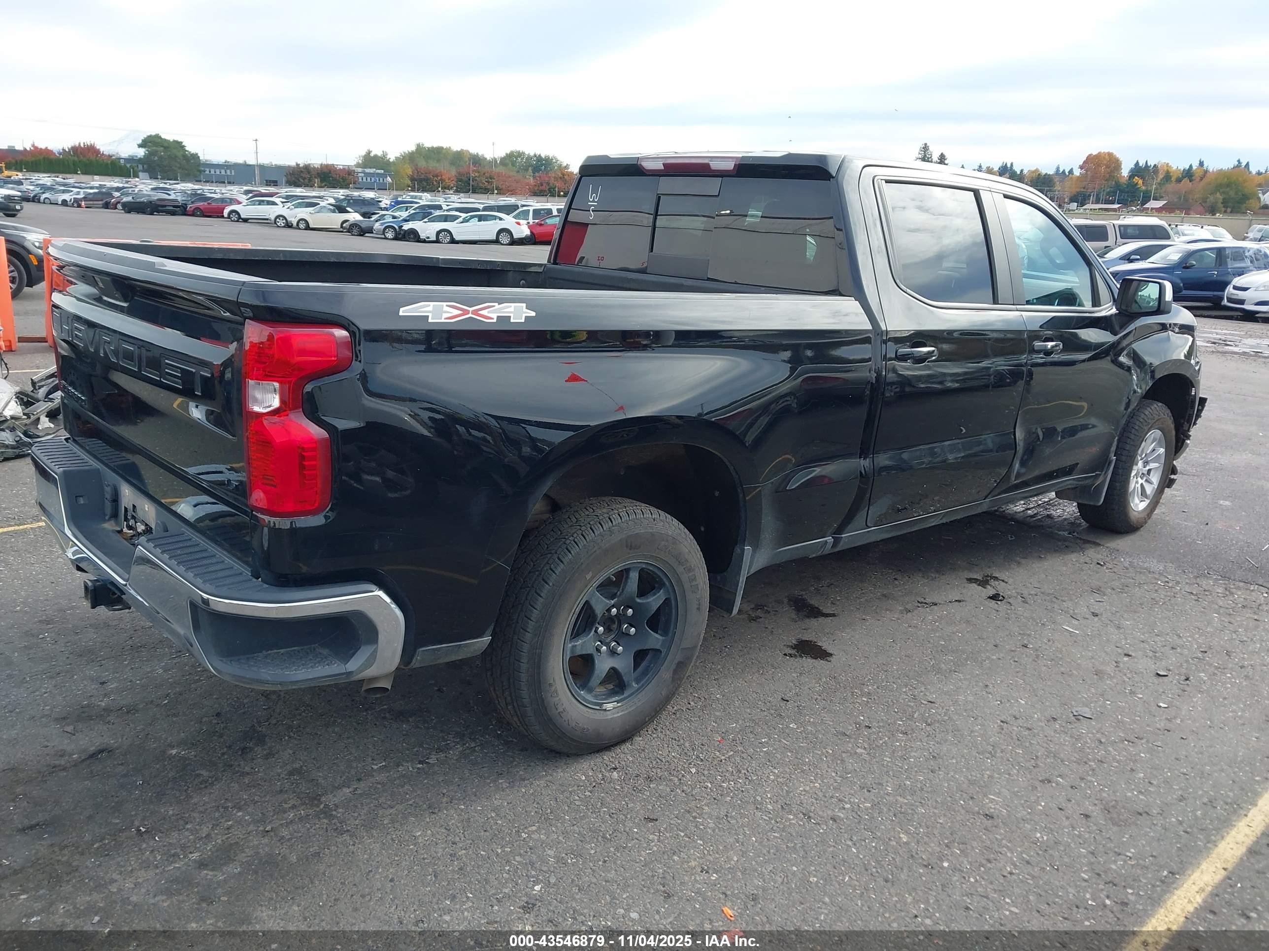 CHEVROLET SILVERADO image 4