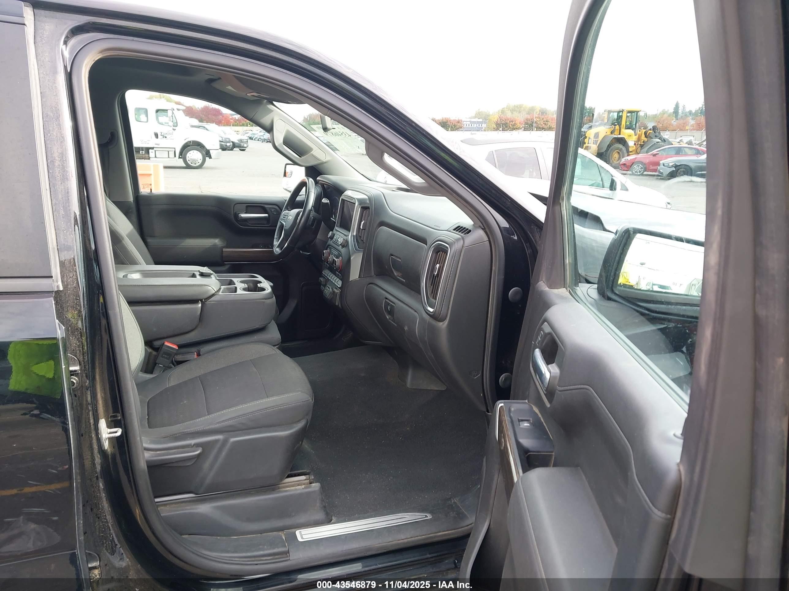 CHEVROLET SILVERADO image 5