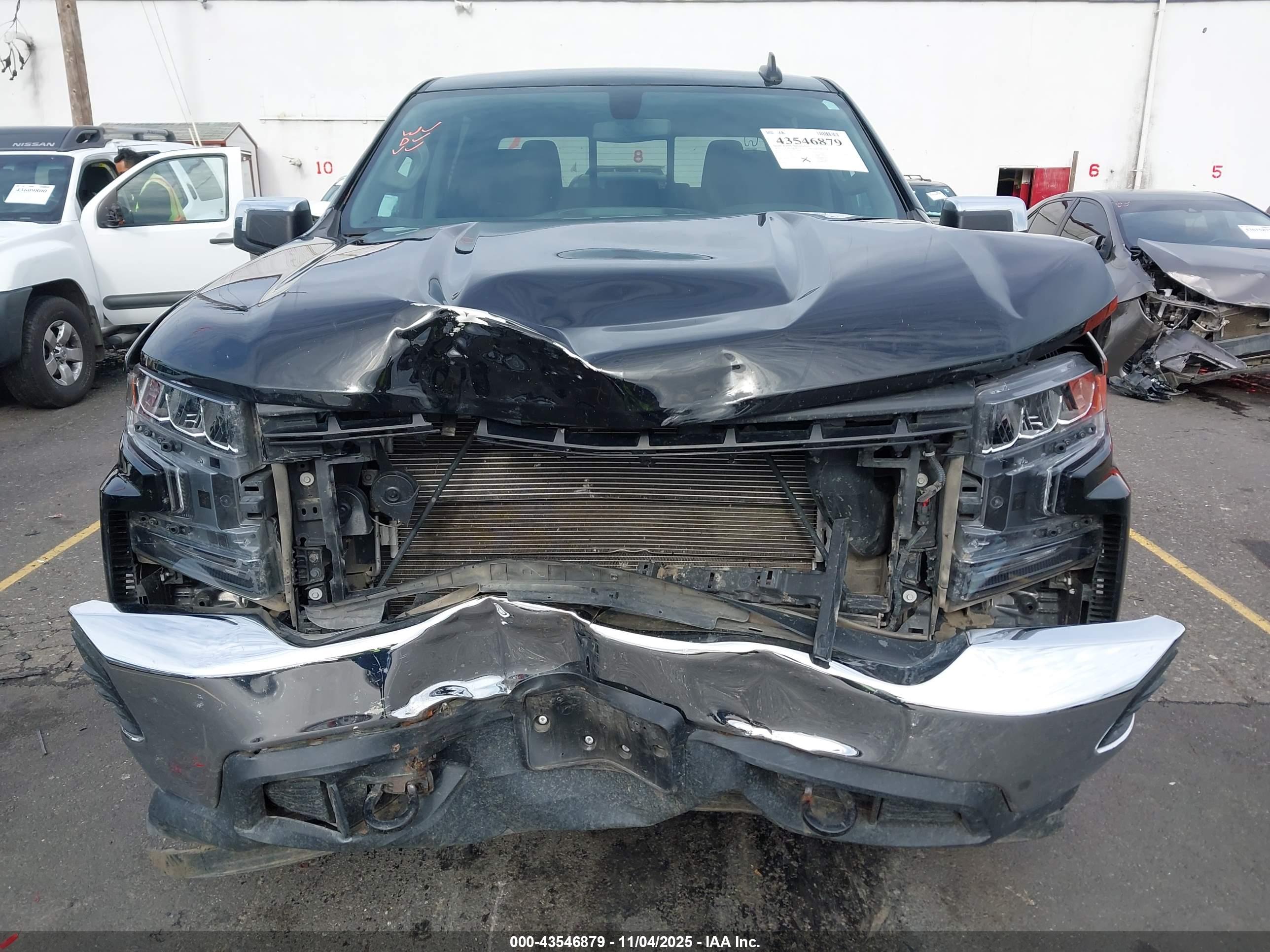 CHEVROLET SILVERADO image 6
