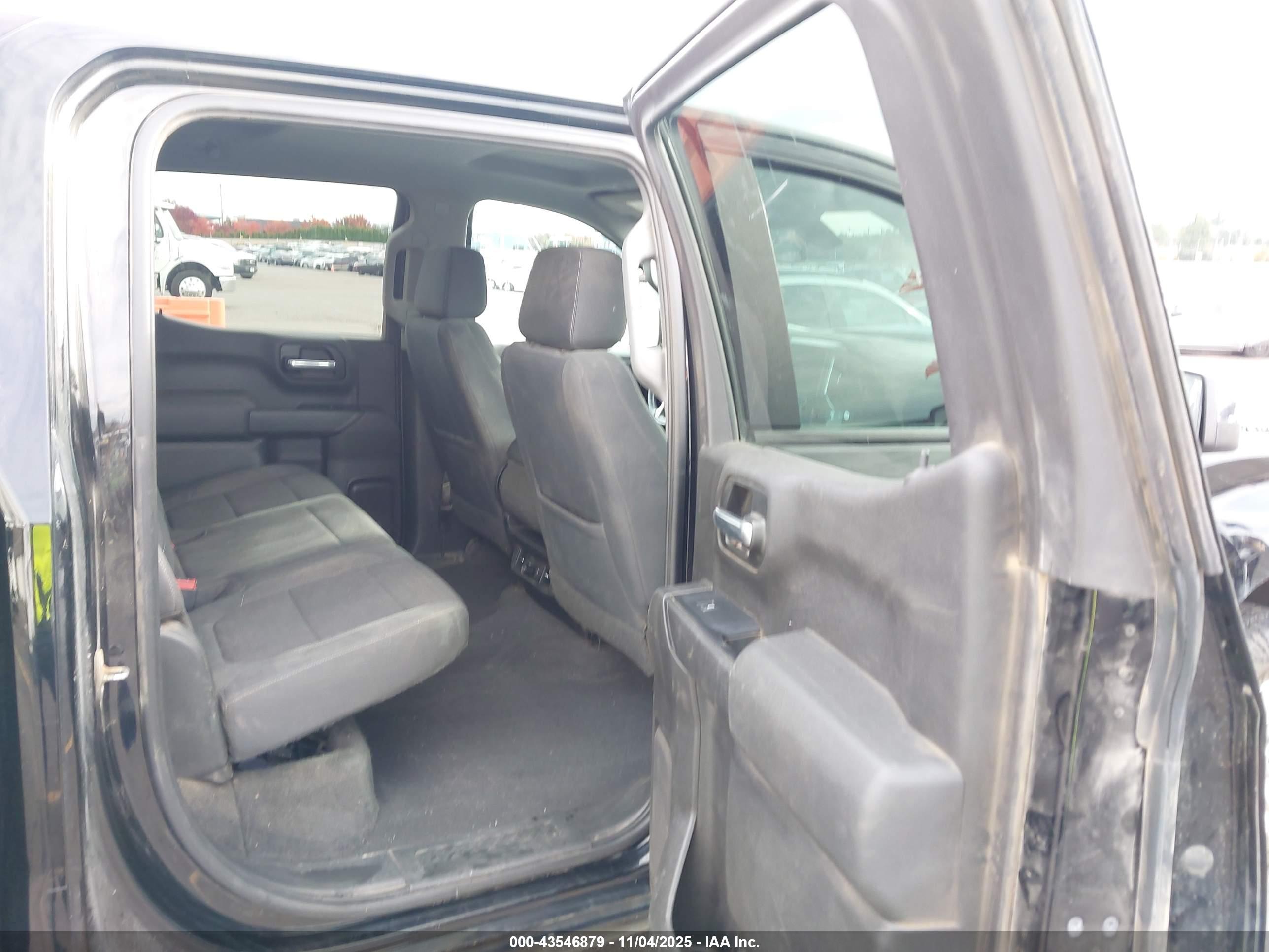 CHEVROLET SILVERADO image 8