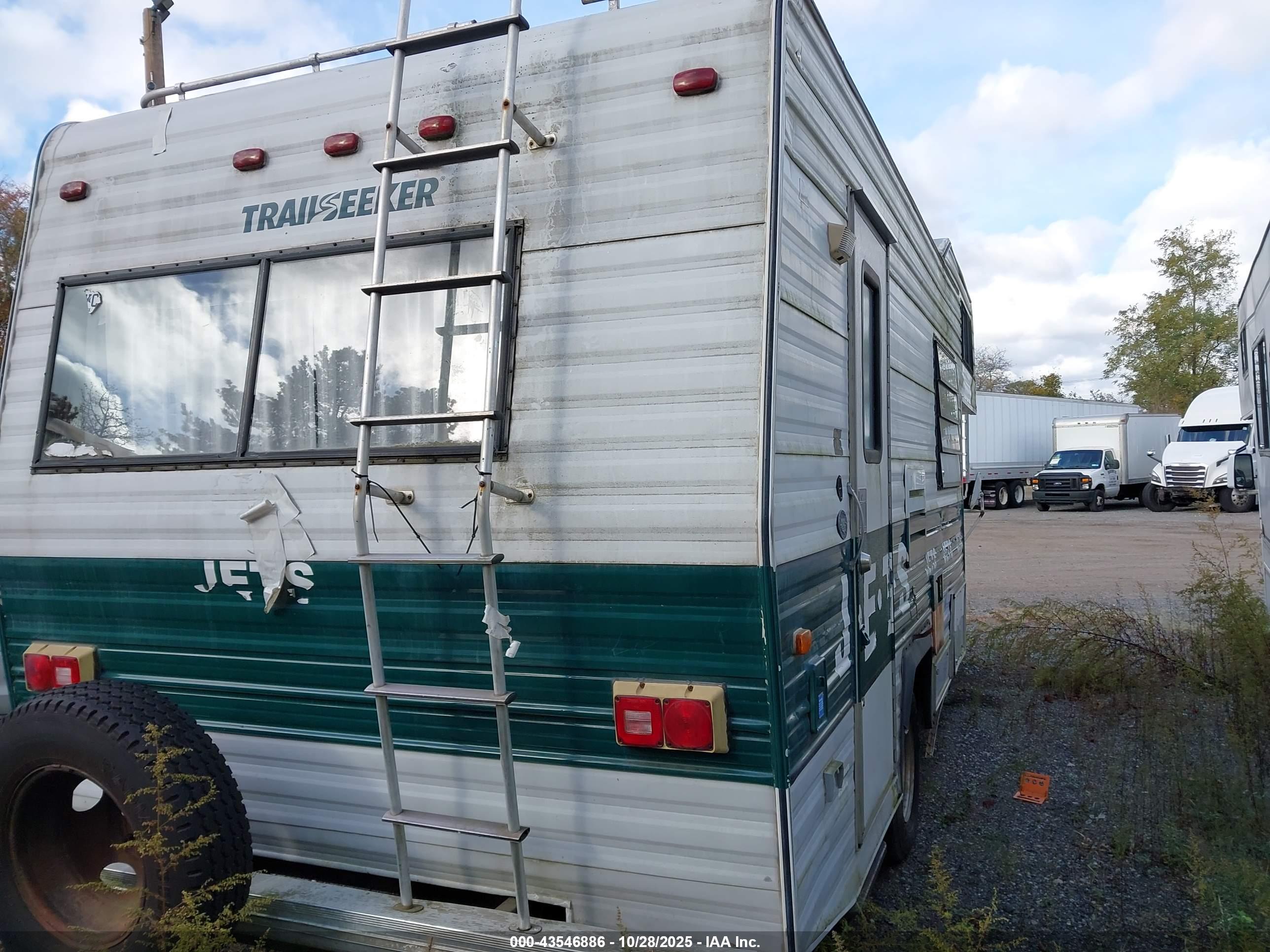 FORD ECONOLINE image 4