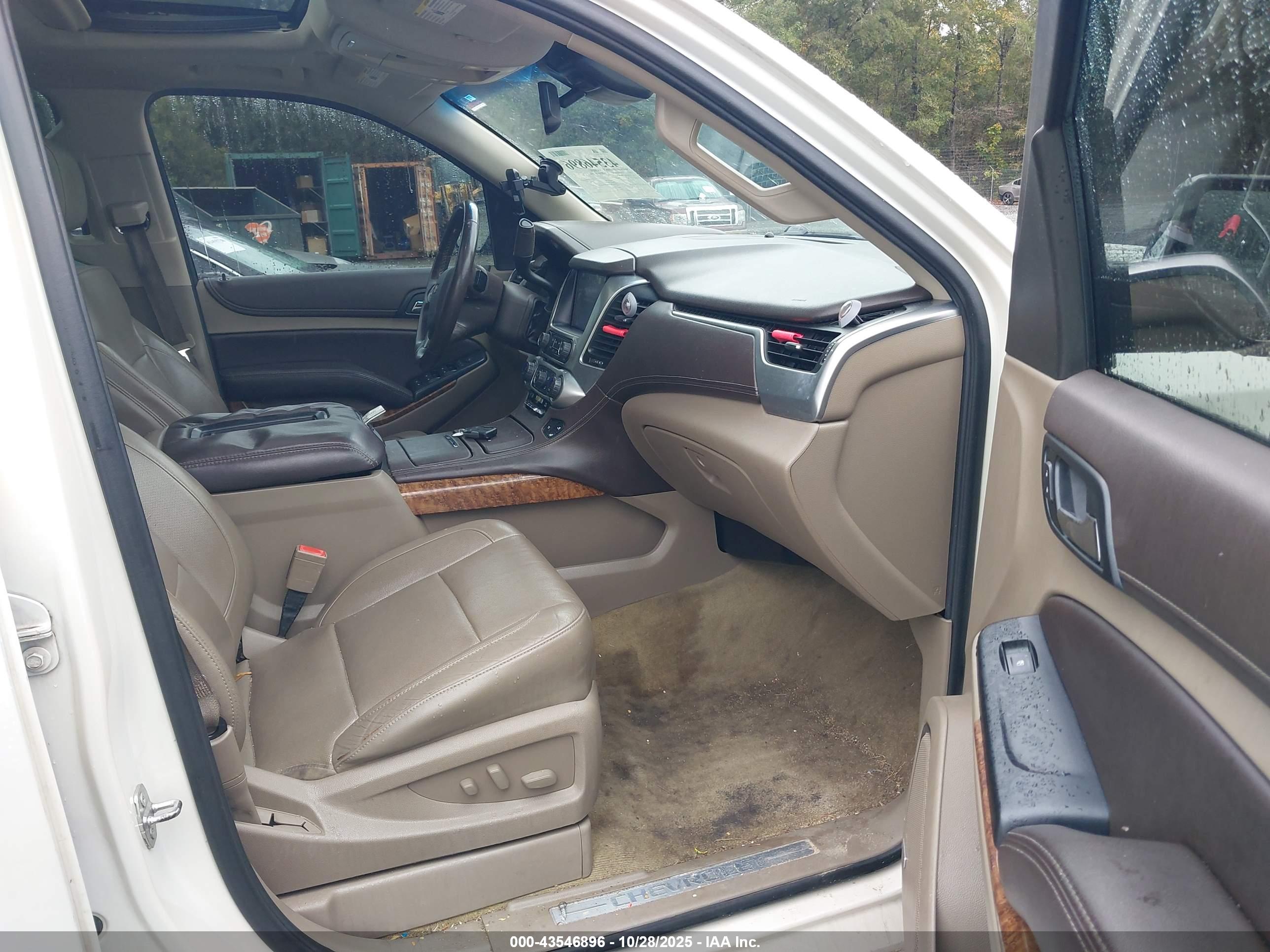 CHEVROLET SUBURBAN image 5