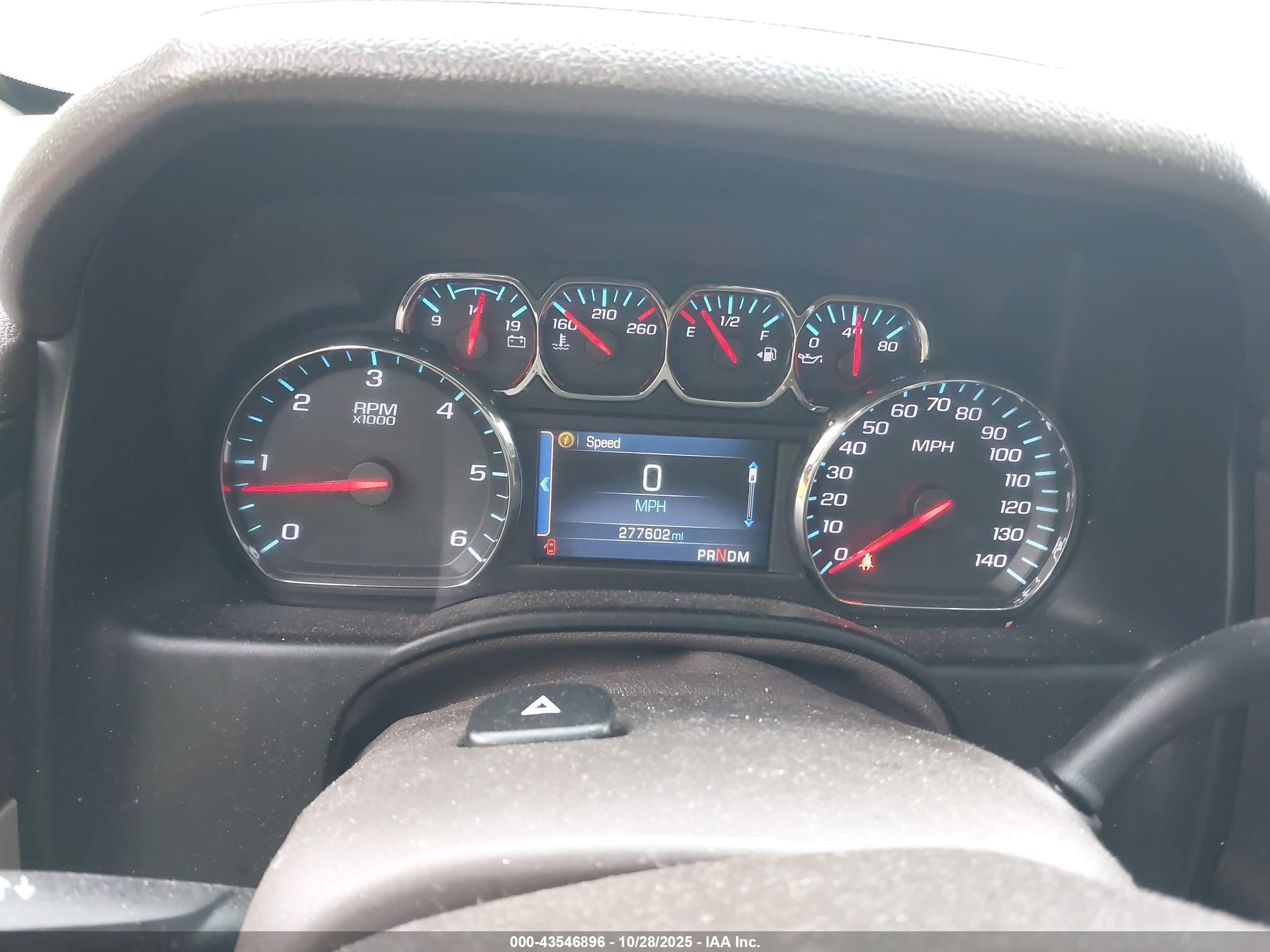 CHEVROLET SUBURBAN image 7