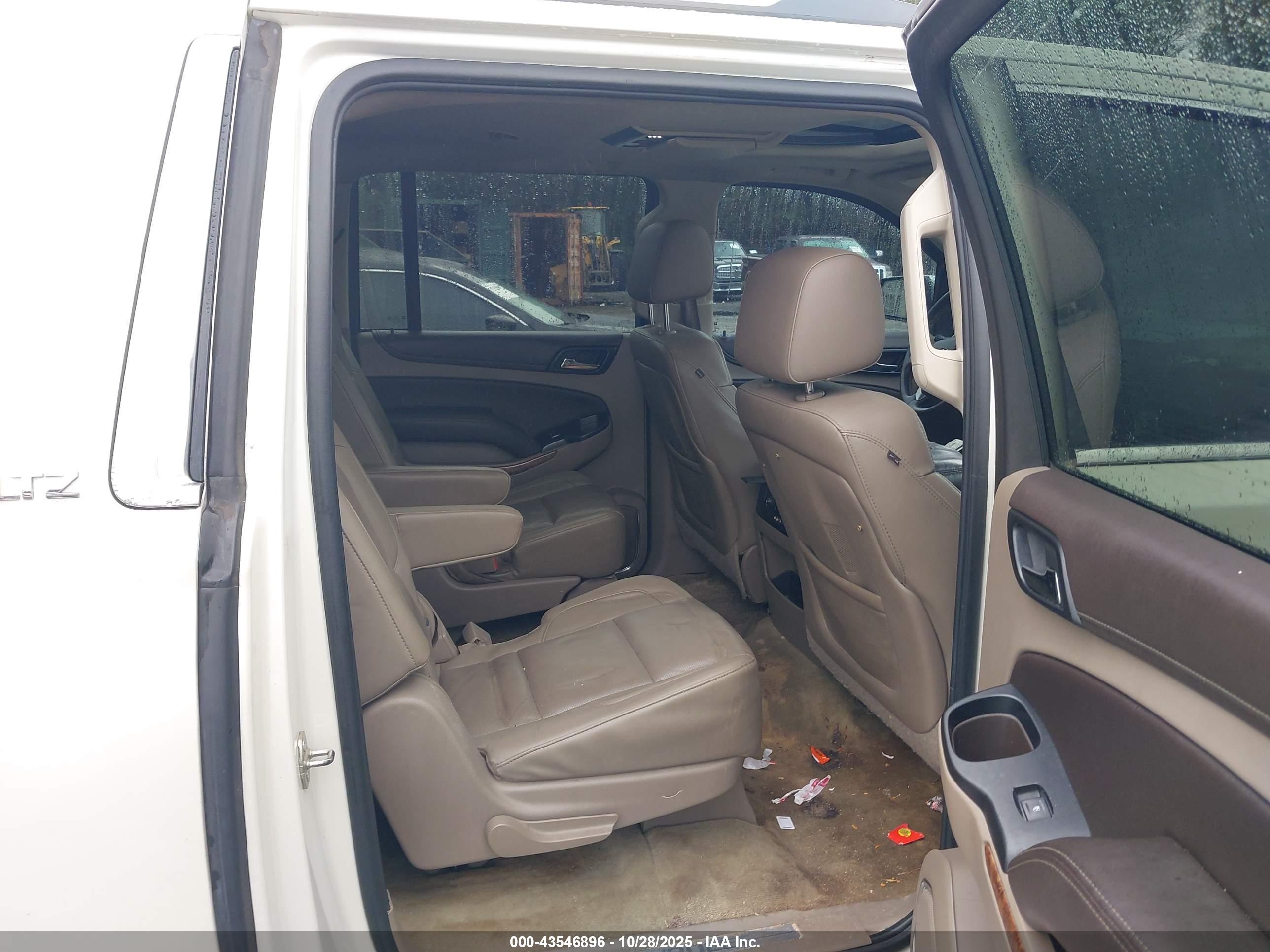 CHEVROLET SUBURBAN image 8