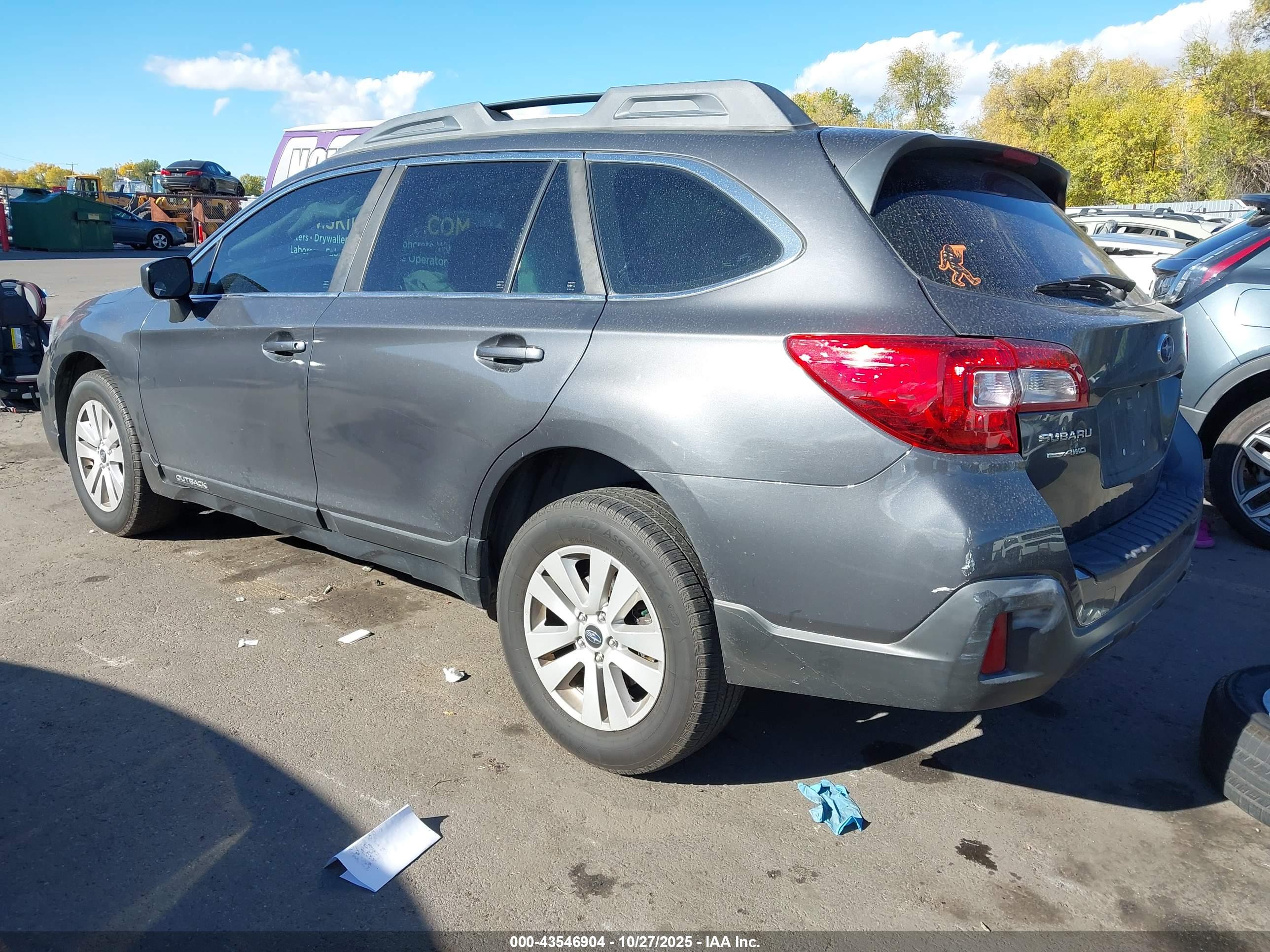 SUBARU OUTBACK image 3