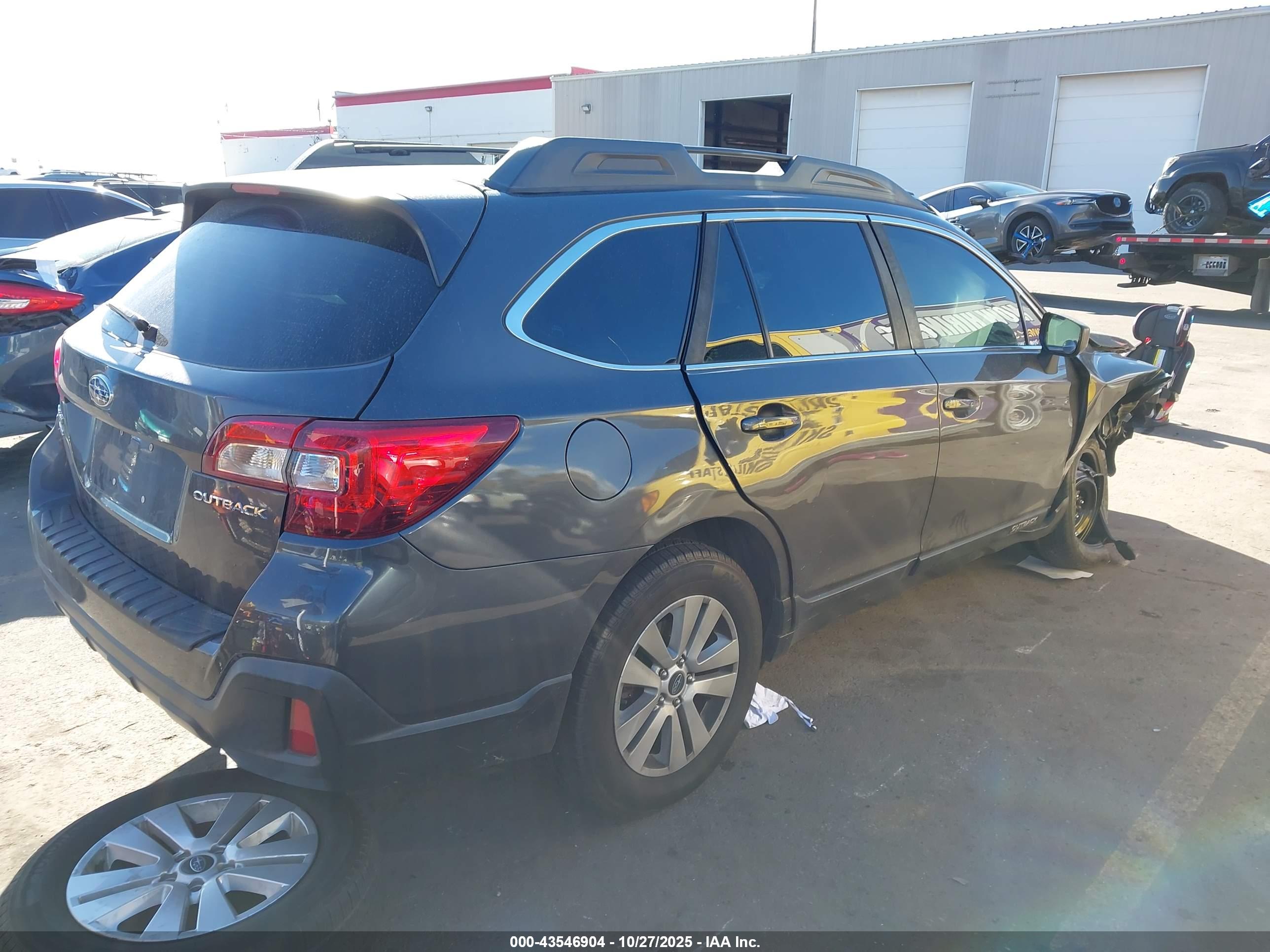 SUBARU OUTBACK image 4