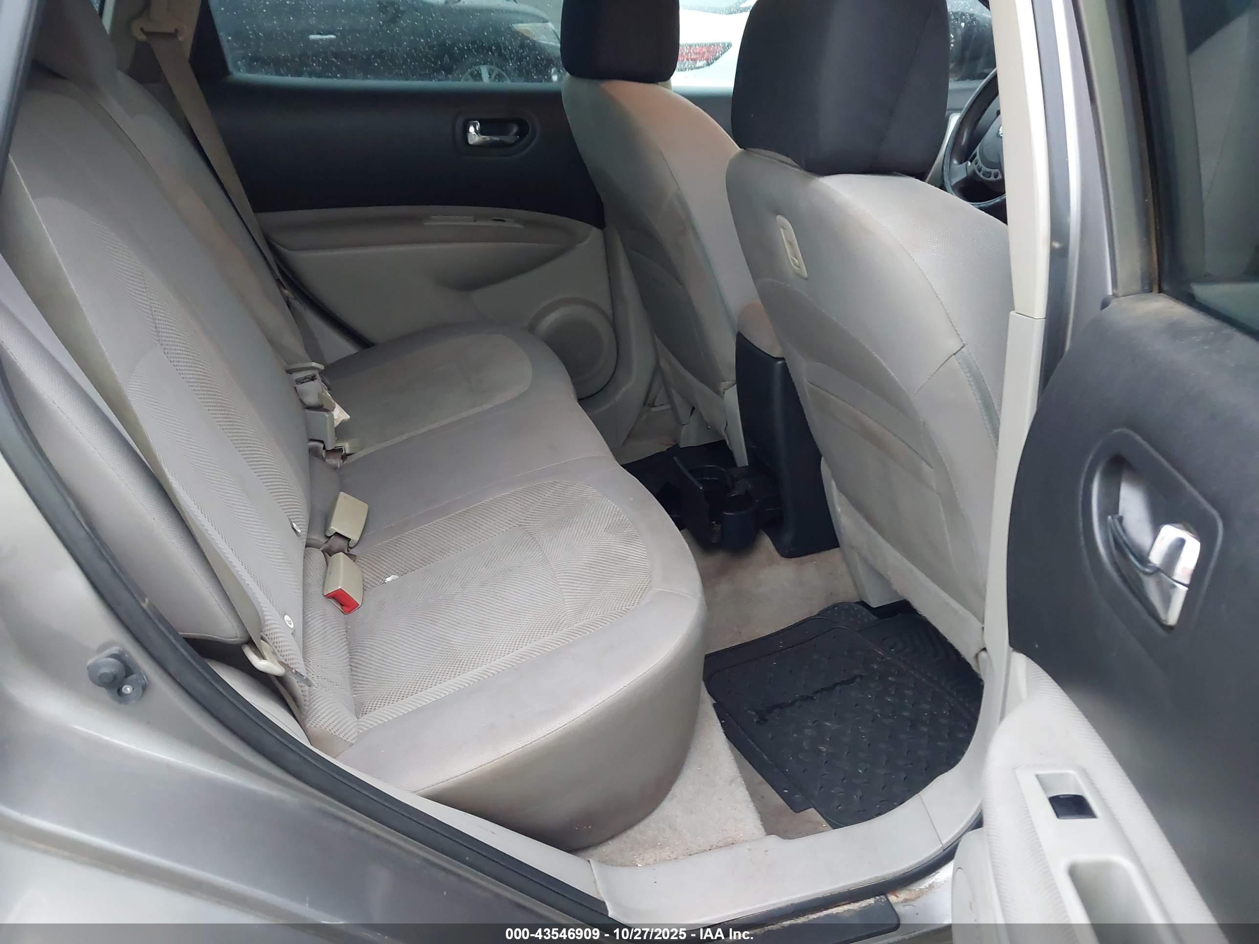 NISSAN ROGUE image 8