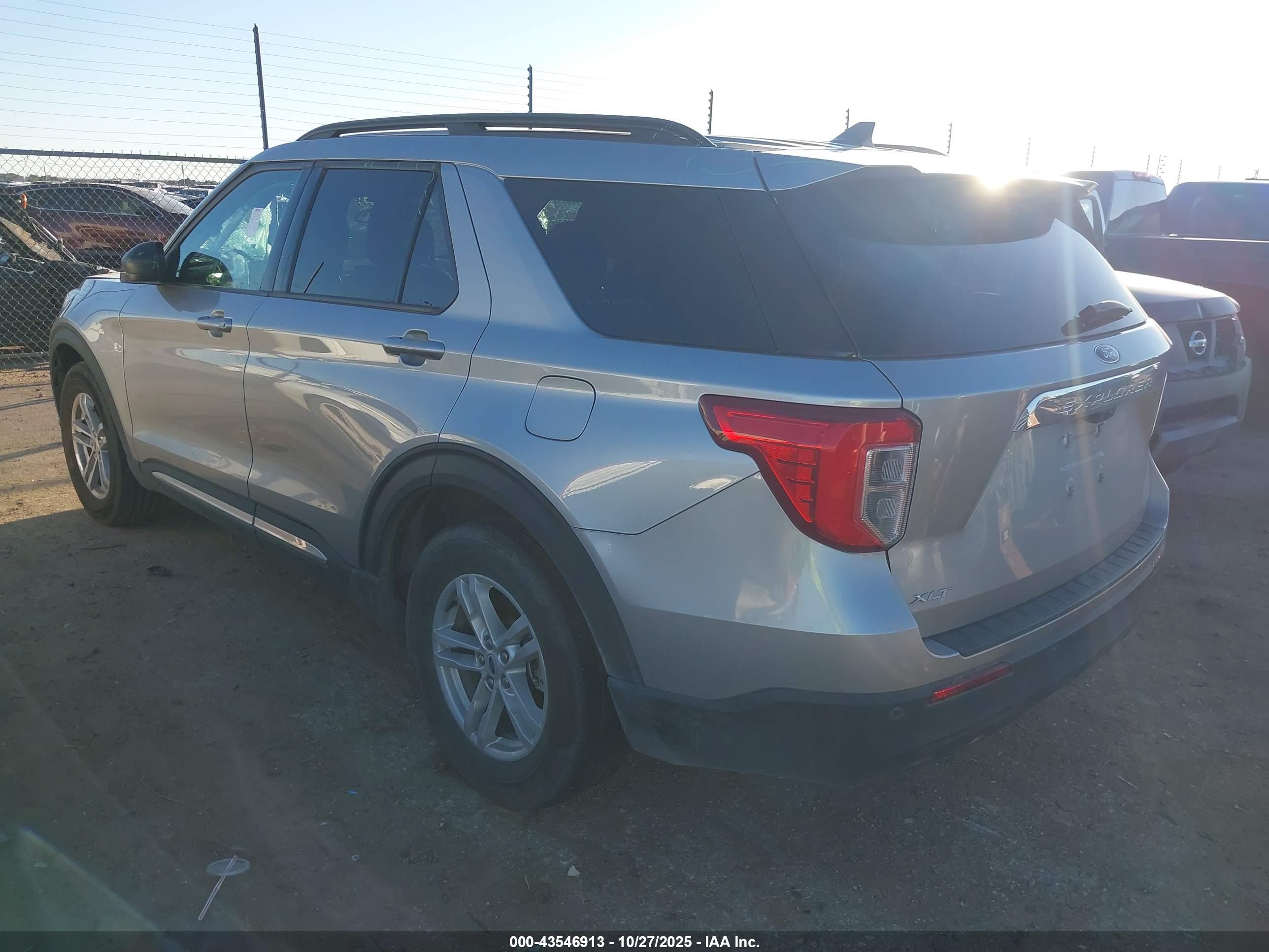 FORD EXPLORER image 3