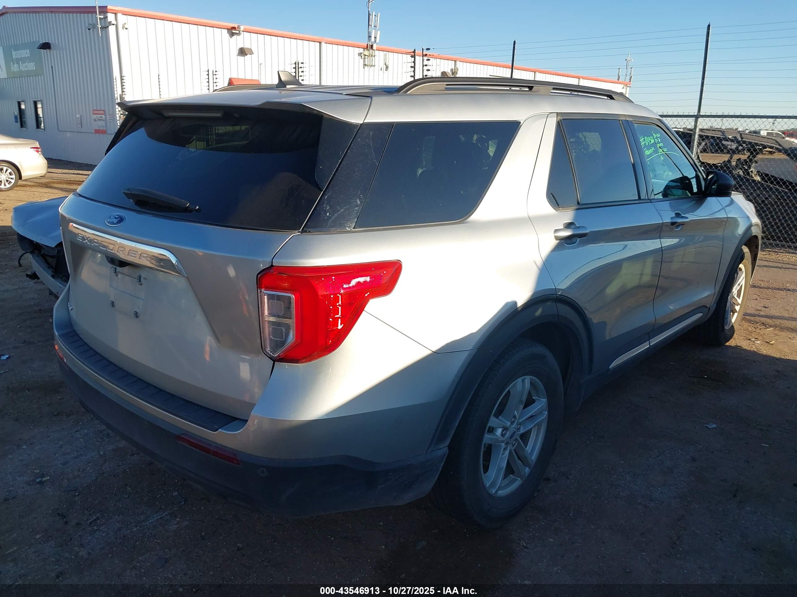 FORD EXPLORER image 4