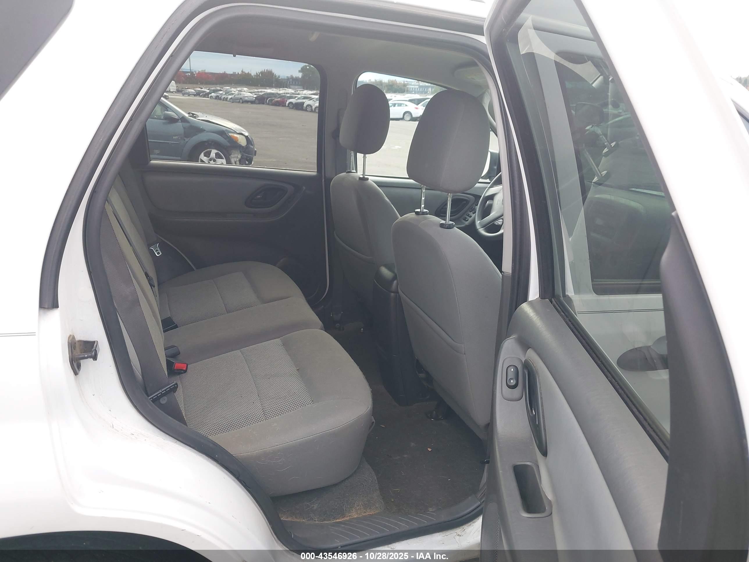 FORD ESCAPE image 8