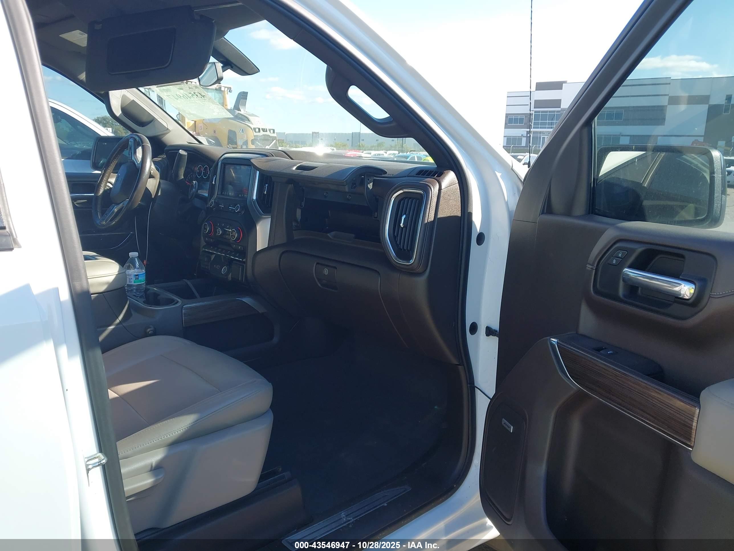 CHEVROLET SILVERADO image 5
