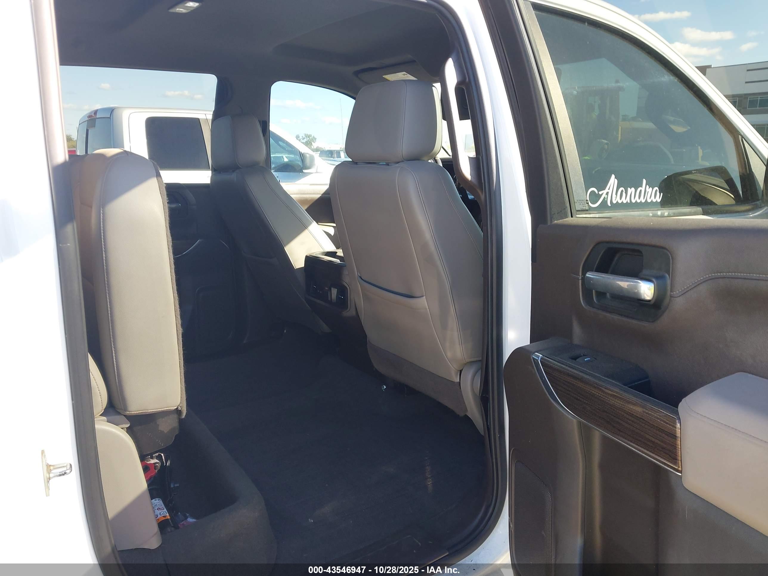 CHEVROLET SILVERADO image 8