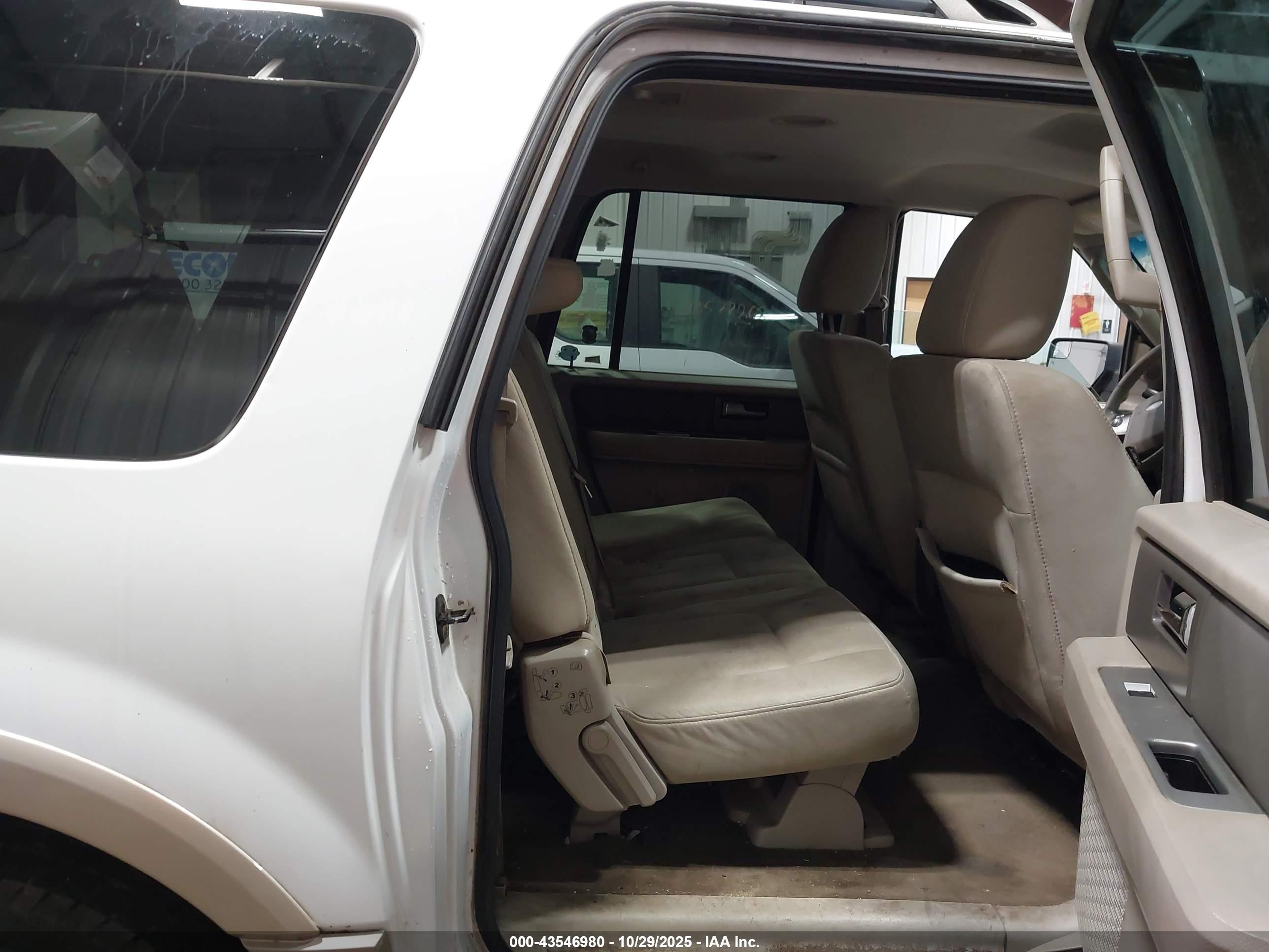 FORD EXPEDITION image 8