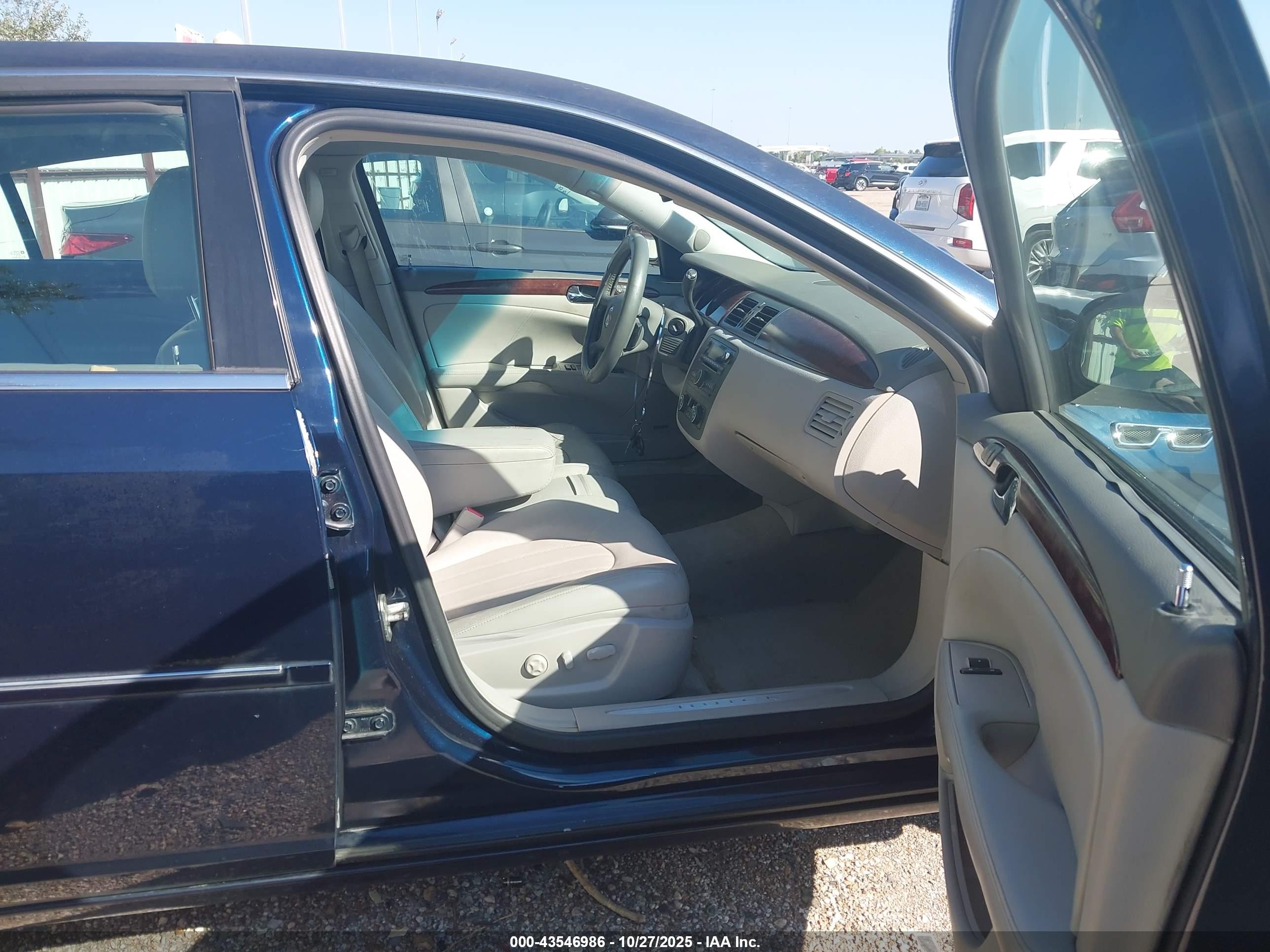 BUICK LUCERNE image 5
