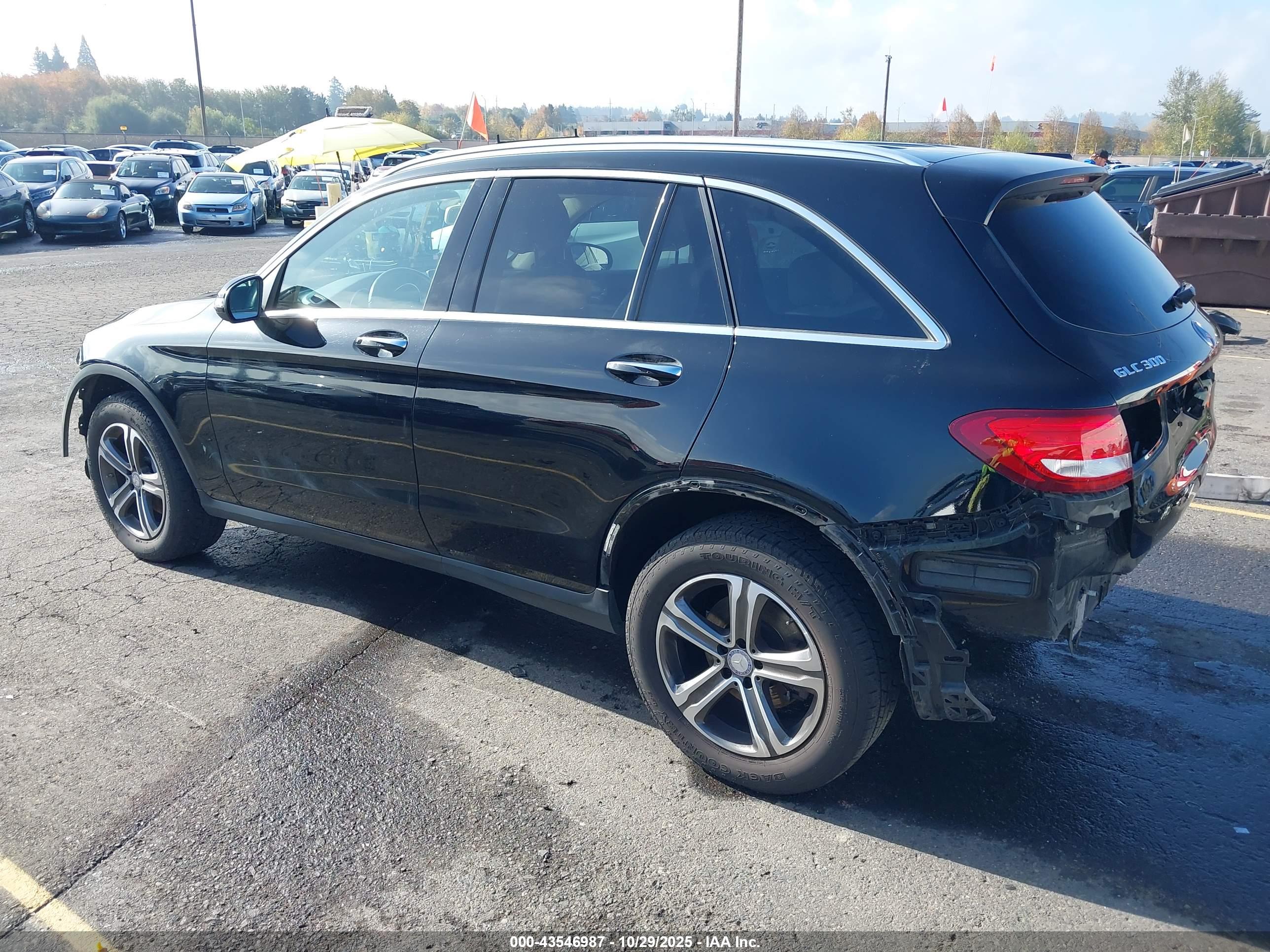 MERCEDES-BENZ GLC image 3