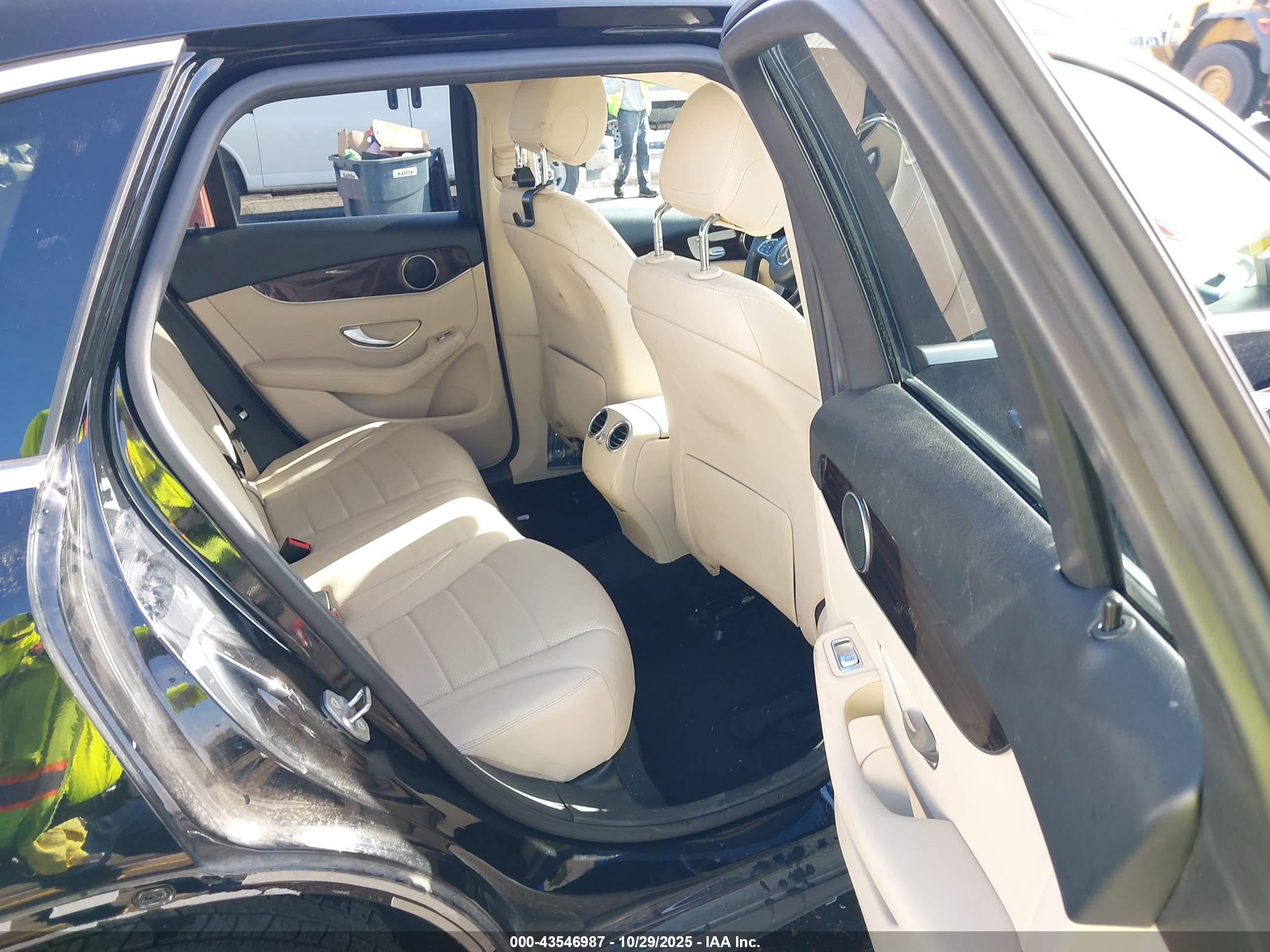 MERCEDES-BENZ GLC image 8