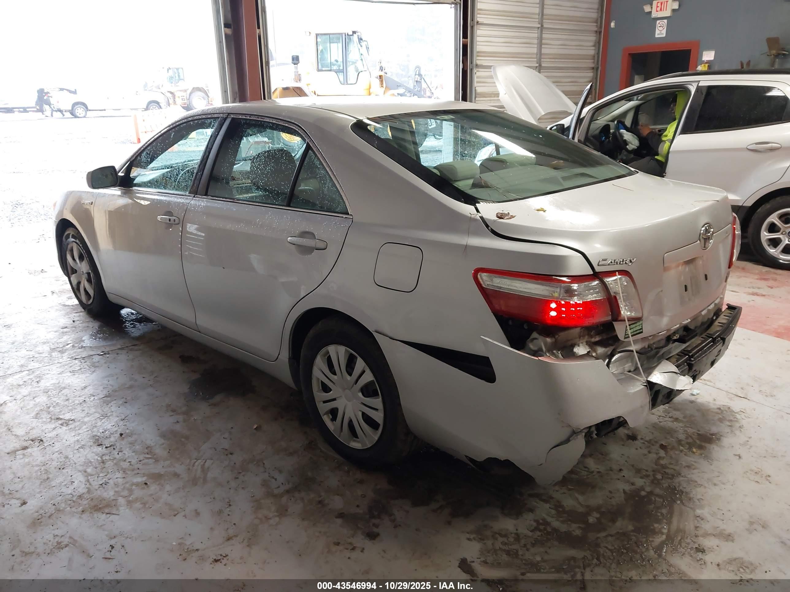 TOYOTA CAMRY image 3