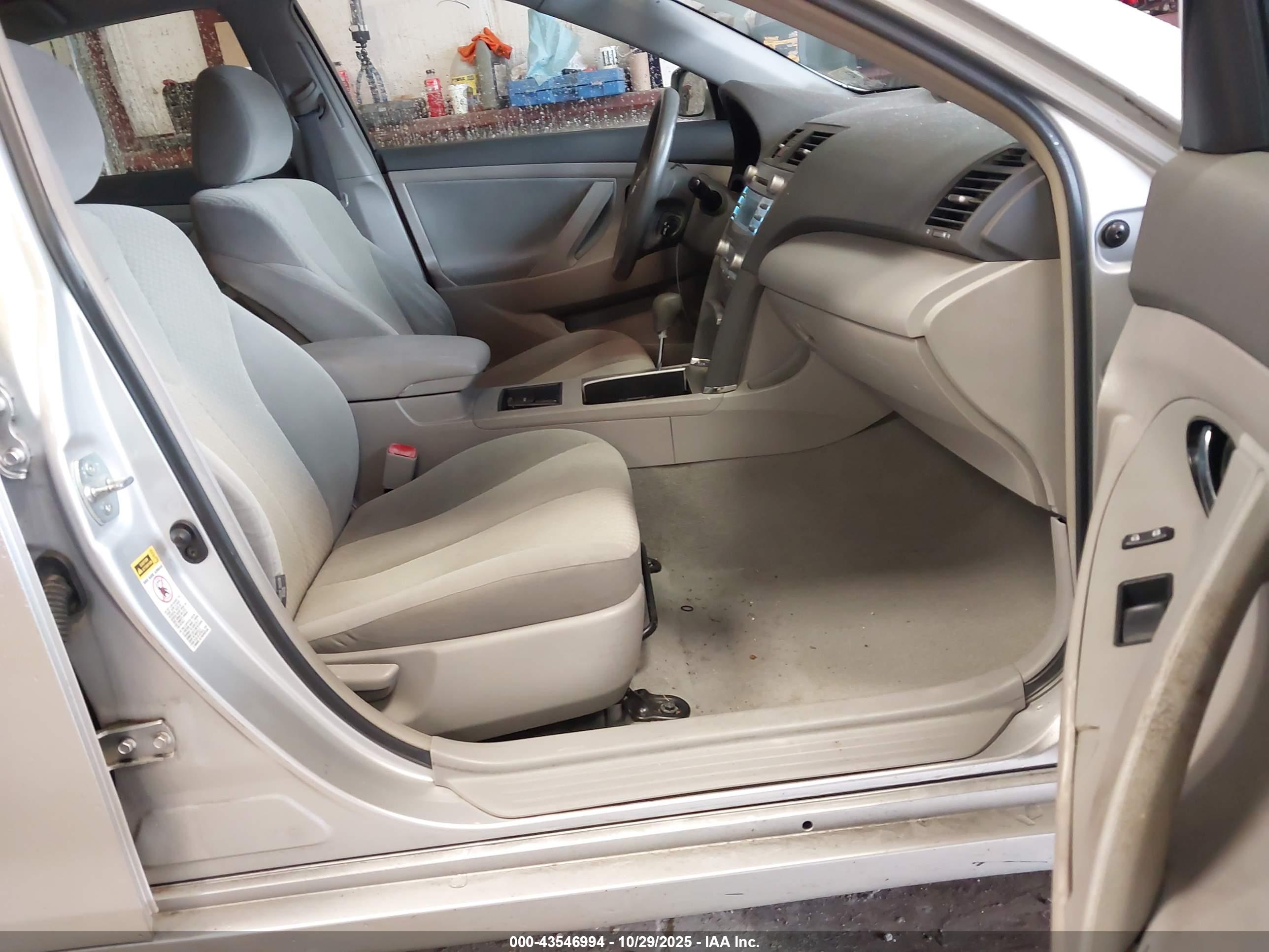 TOYOTA CAMRY image 5