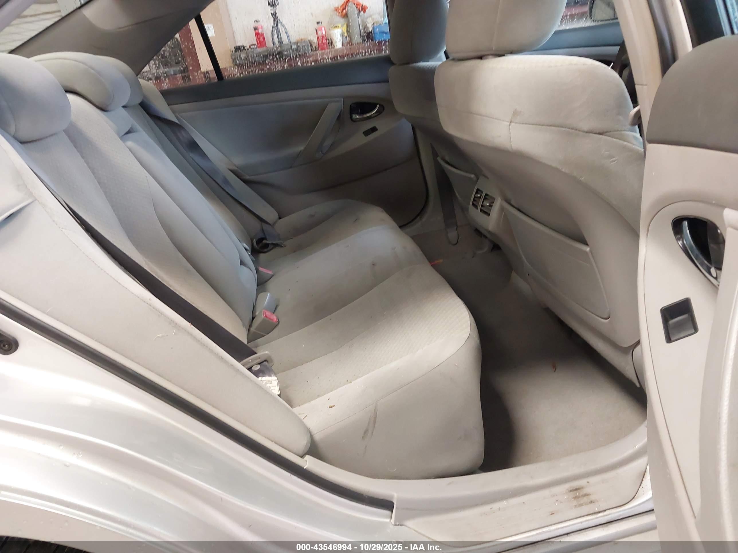 TOYOTA CAMRY image 8