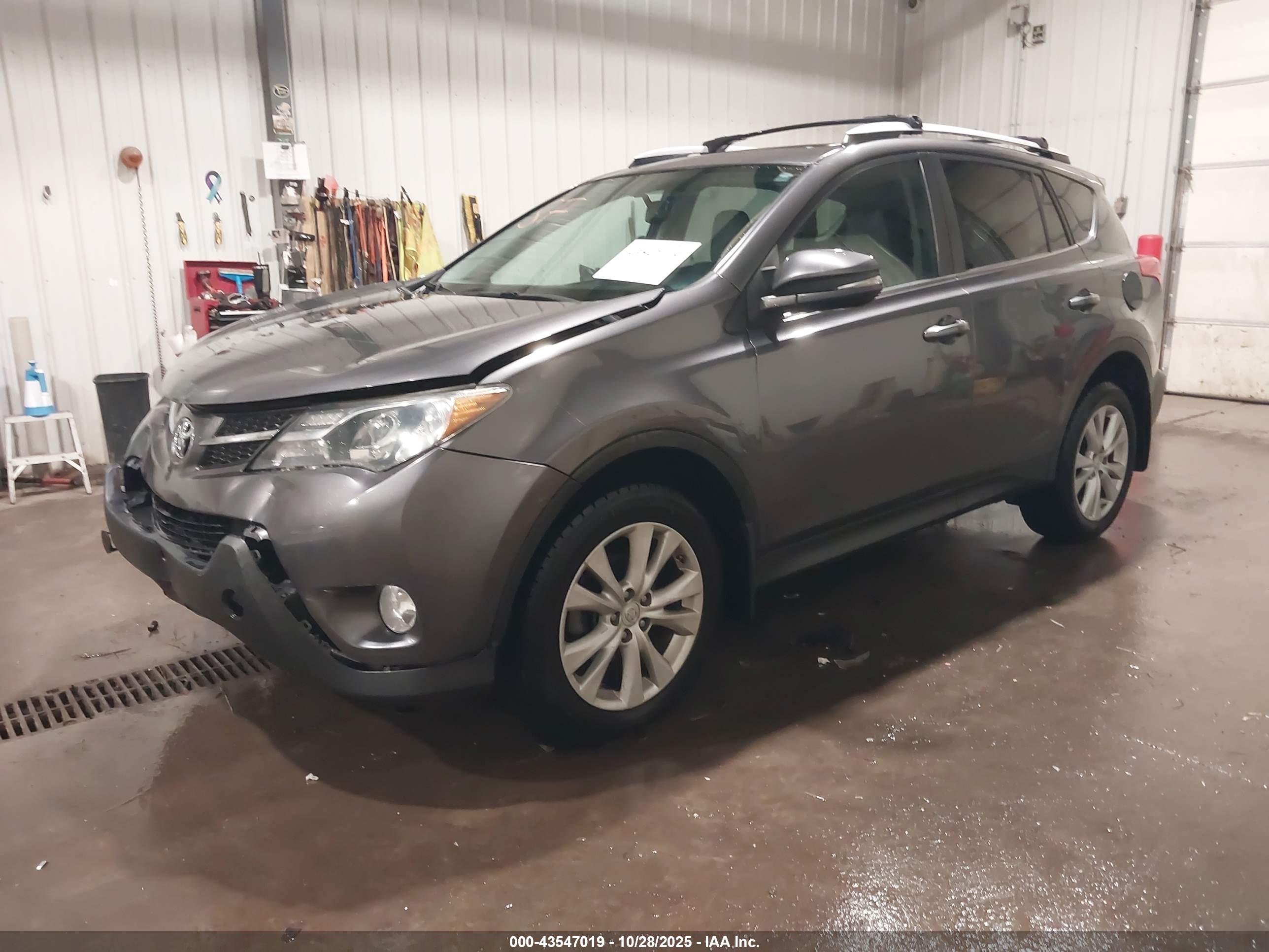 TOYOTA RAV4 image 2