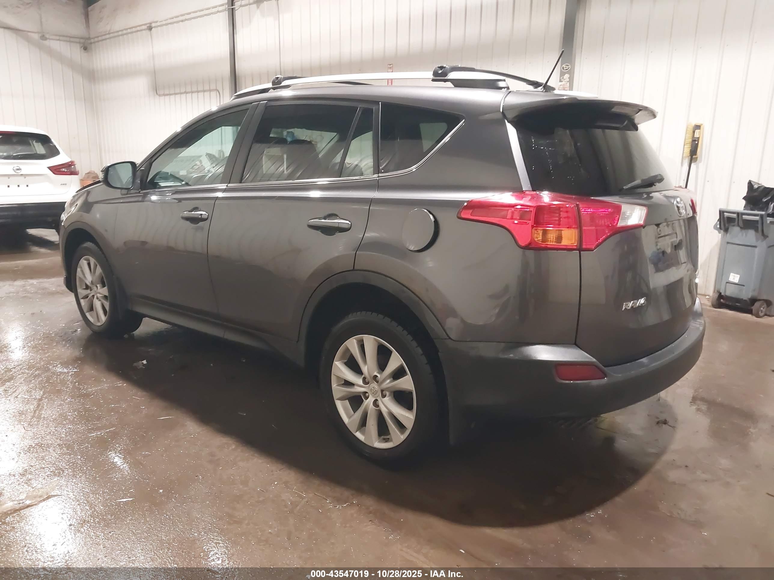 TOYOTA RAV4 image 3