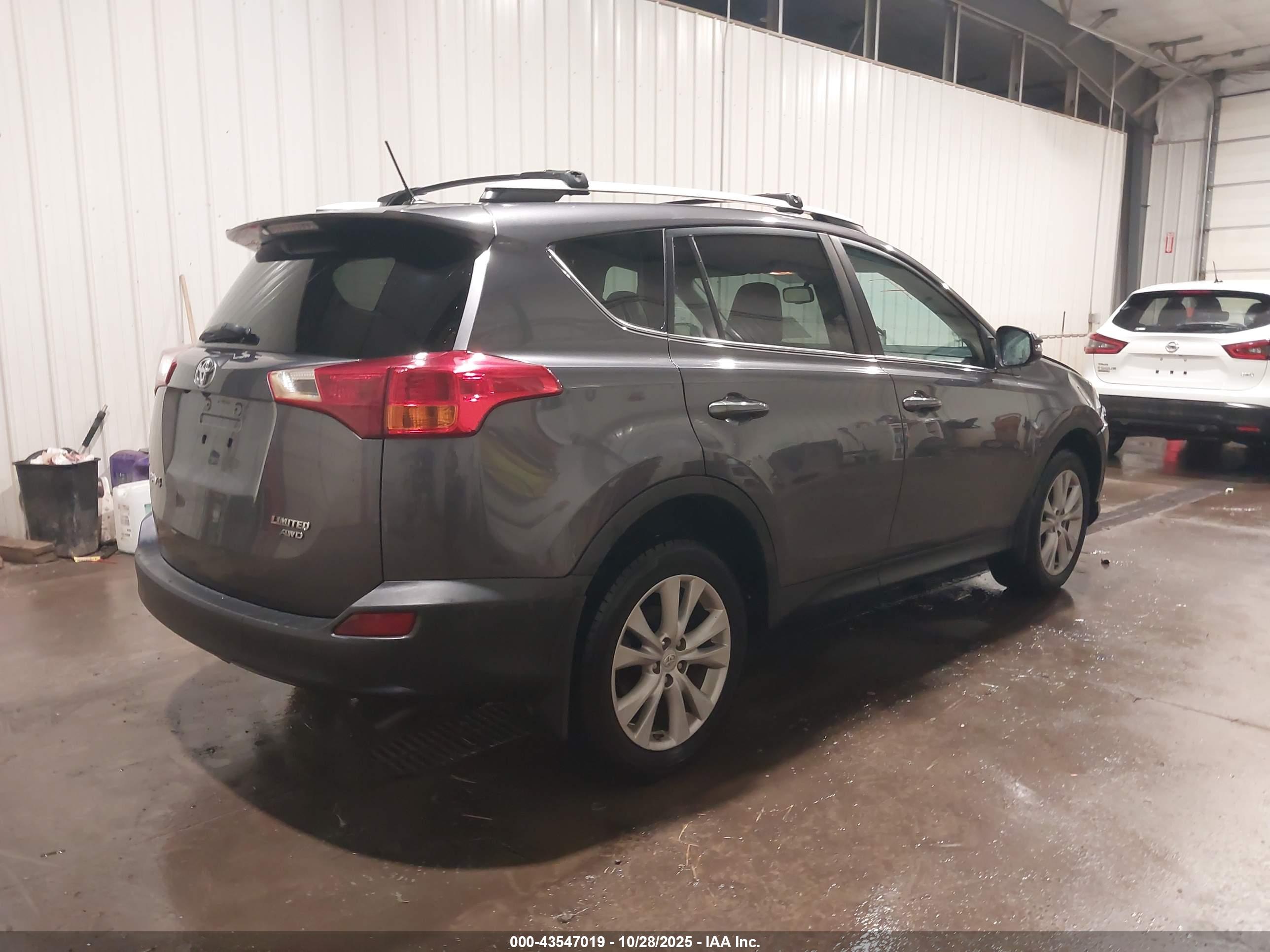TOYOTA RAV4 image 4