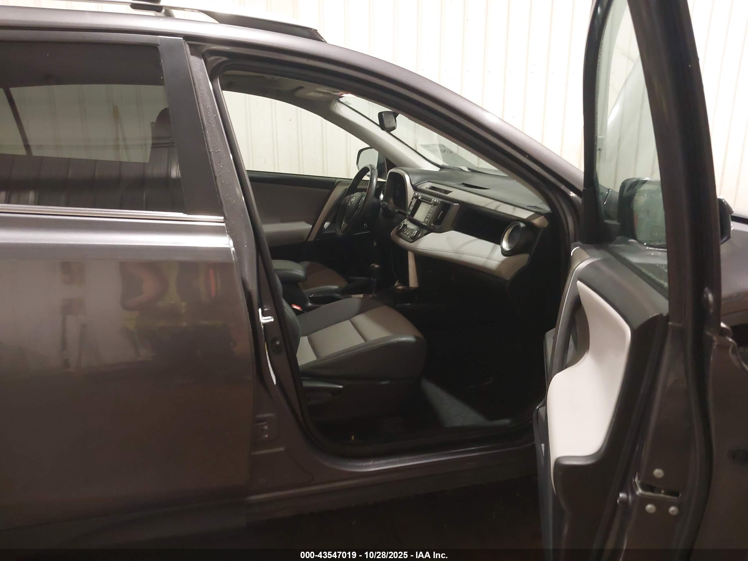 TOYOTA RAV4 image 5