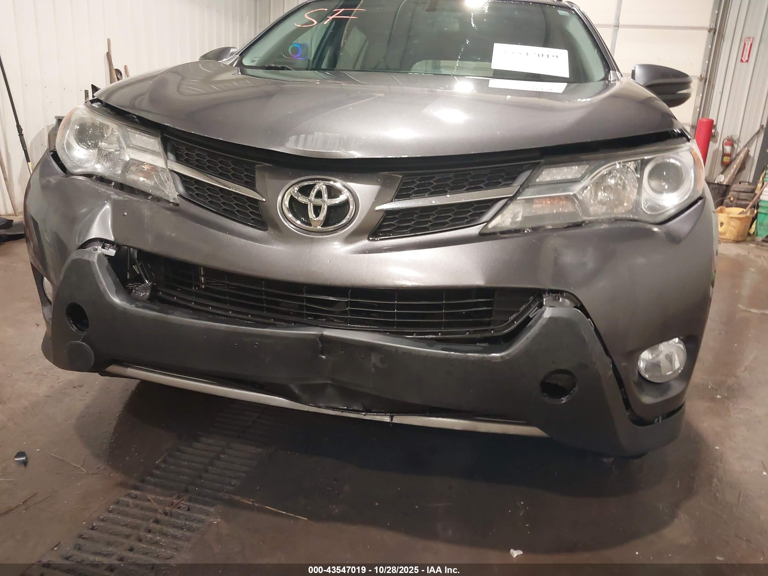 TOYOTA RAV4 image 6
