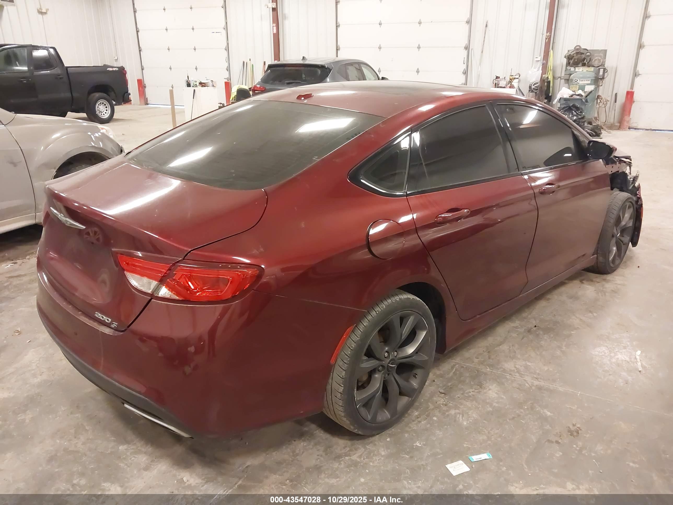 CHRYSLER 200 image 4