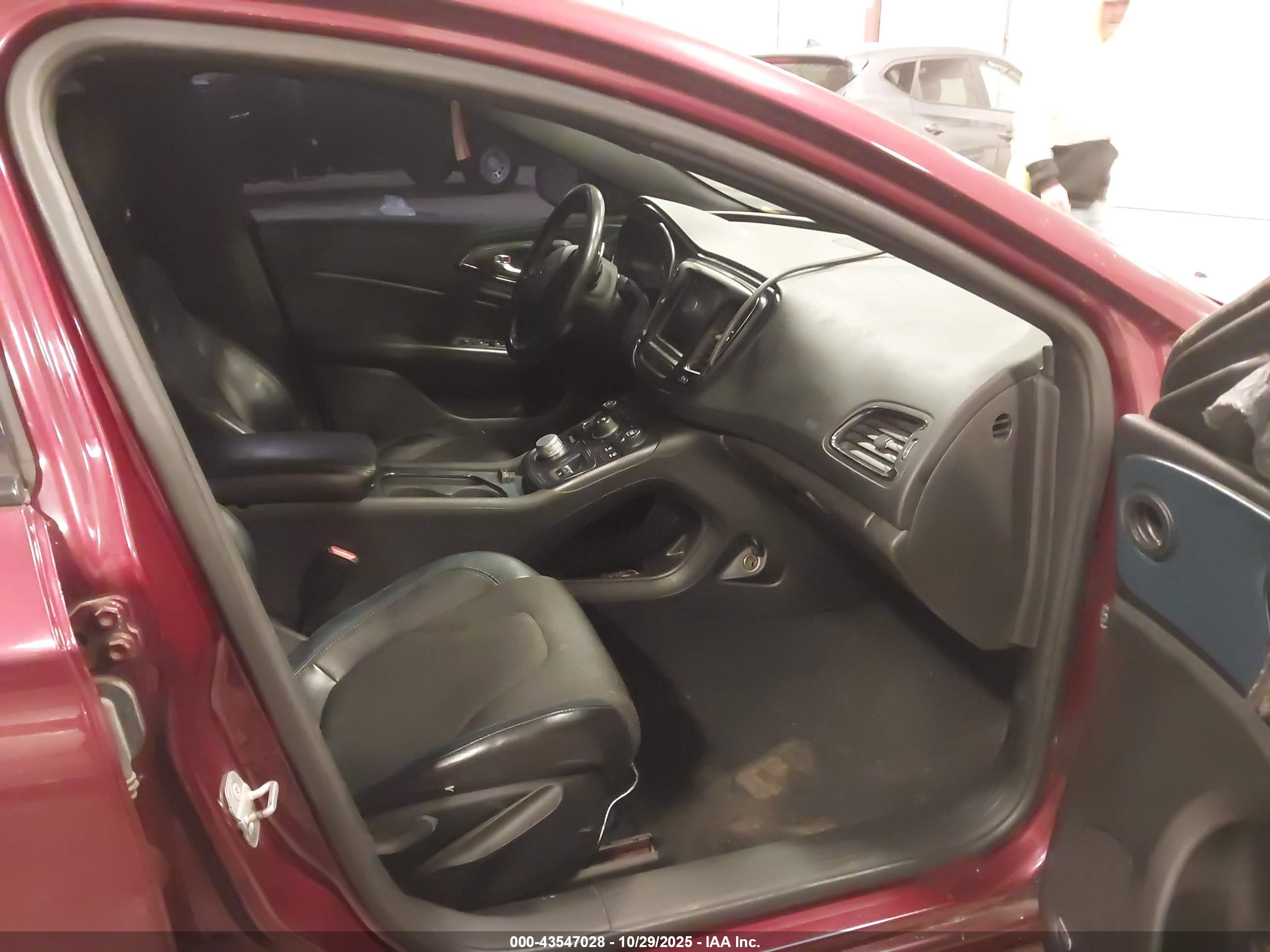 CHRYSLER 200 image 5