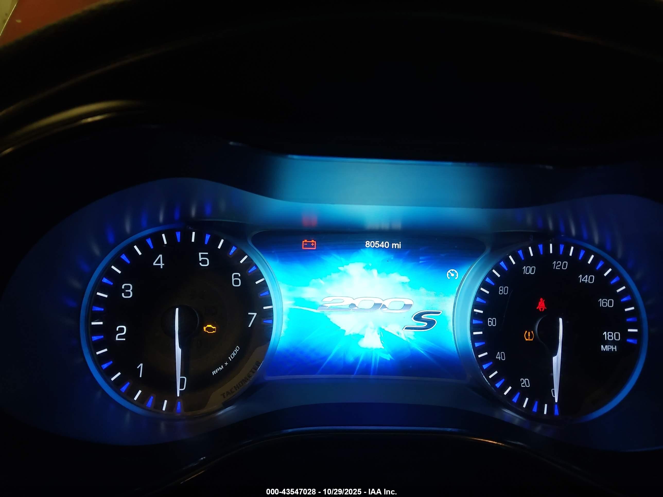 CHRYSLER 200 image 7