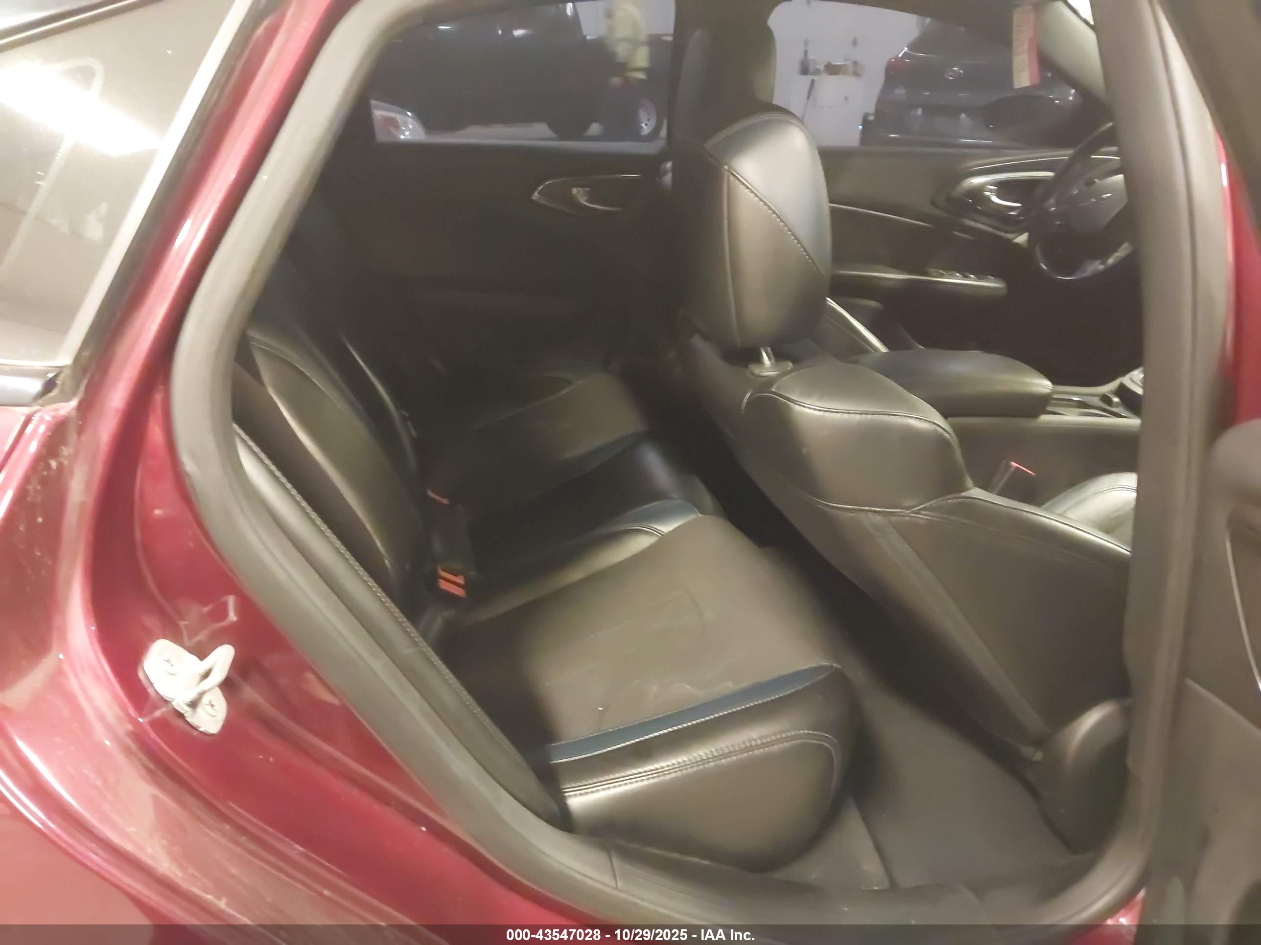 CHRYSLER 200 image 8